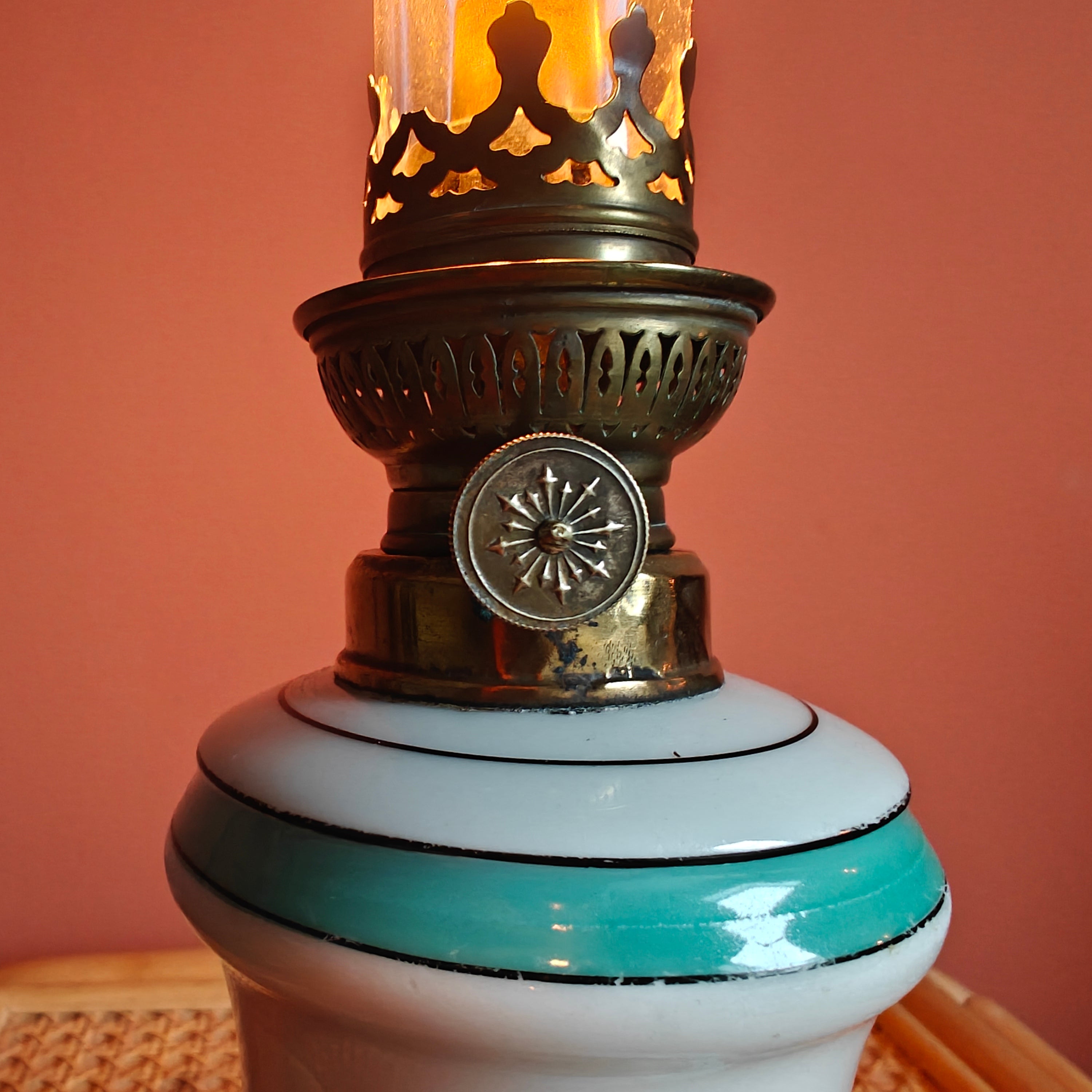 Beautiful Vintage Porcelain Oil Lamp – Hand-Painted with SIAE Burner (1950s) showing detailed burner and ceramic base