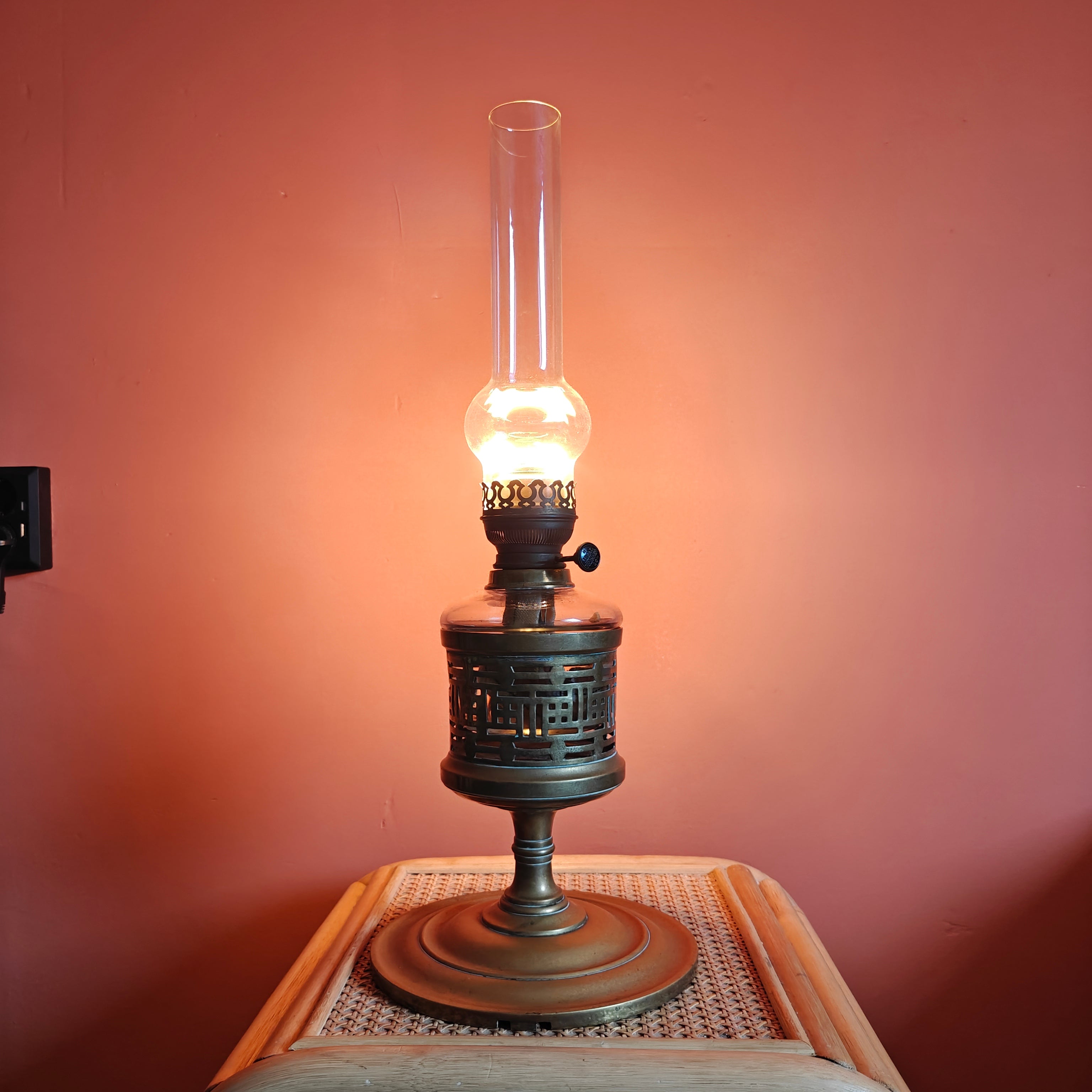 Extra-Large Antique Brass Oil Lamp – Brökelmann, Jaeger & Busse Burner (c.1900)