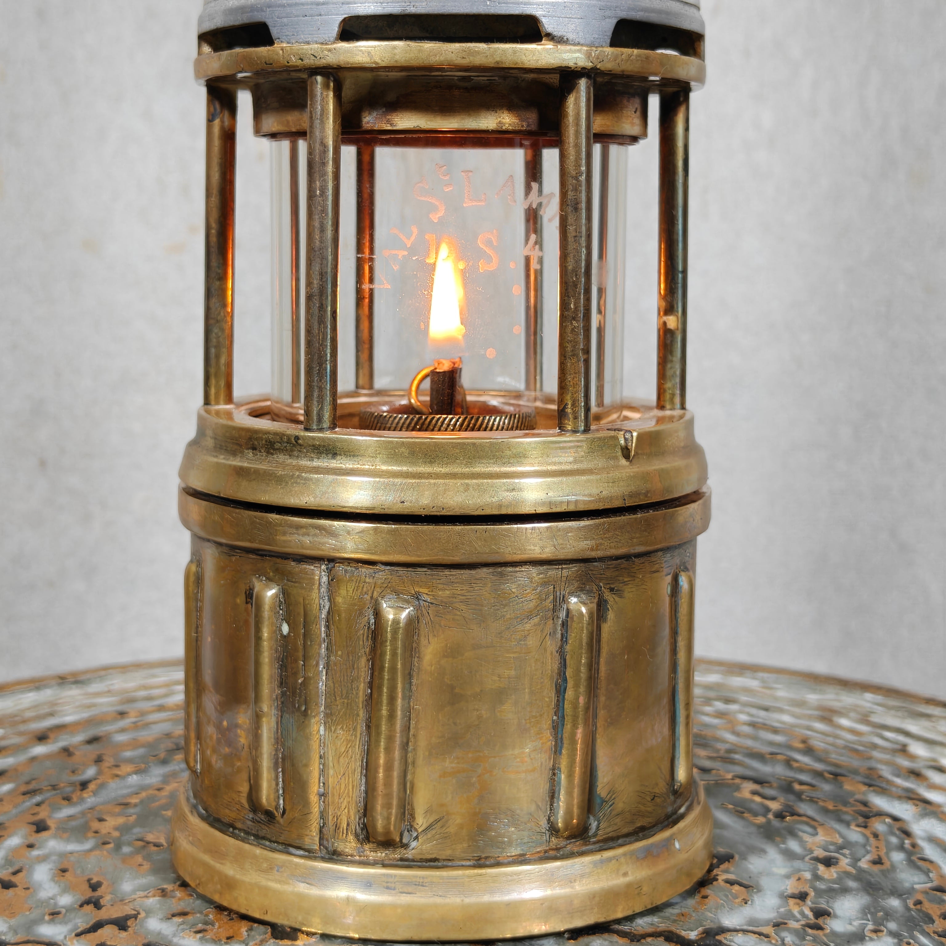 Beautiful, Miner’s Lamp – ca. 1900 – With Val St. Lambert D.S.4 Glass featuring a lit oil lamp in brass casing