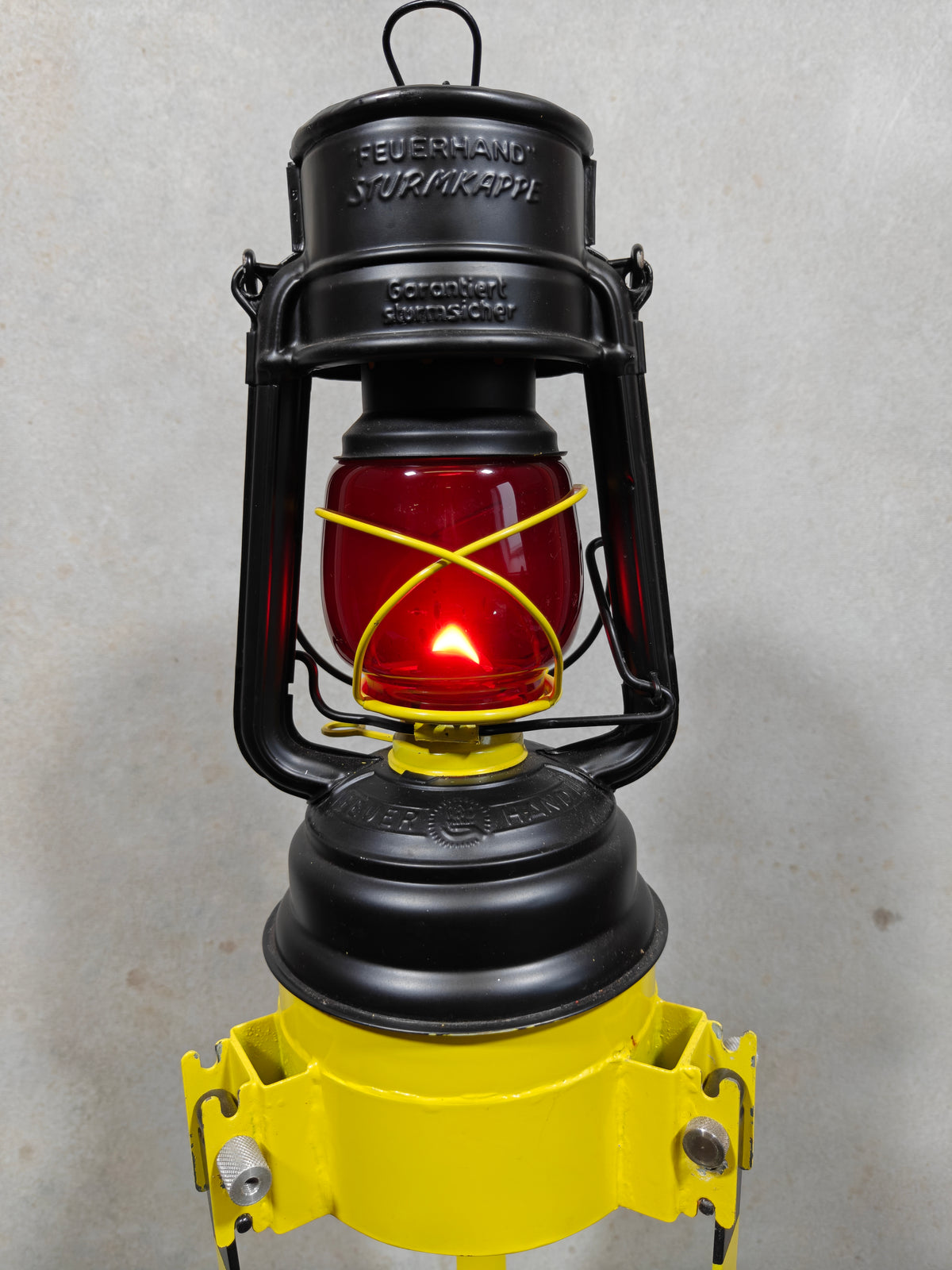 Fantastic and Unique Feuerhand 276 Breakdown Lantern oil lamp with black and red design, one-of-a-kind custom piece, excellent condition