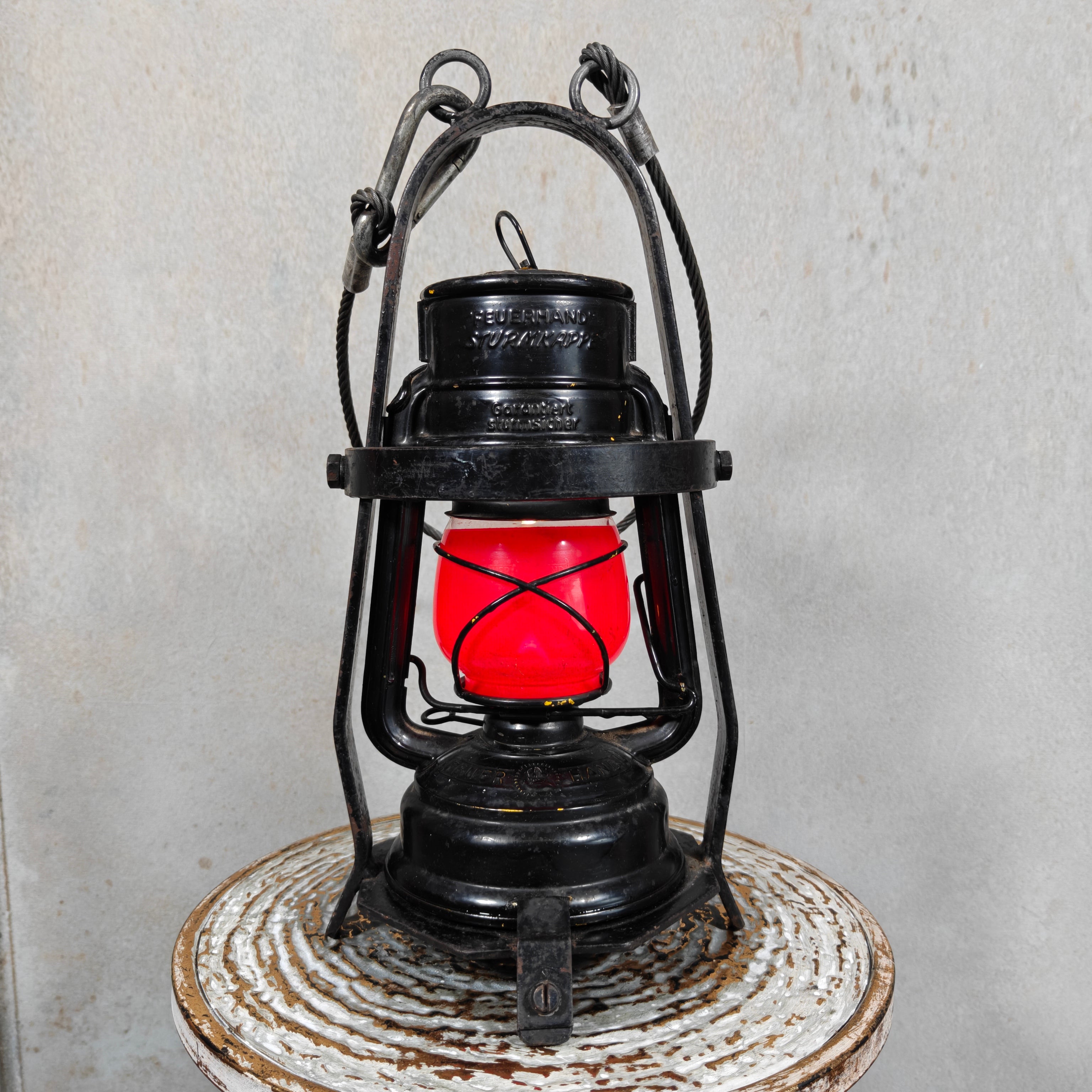 Rare Feuerhand 276 Work Lantern – Heavy-Duty Cage Frame – Vintage & Functional oil lamp with protective steel cage and red globe.