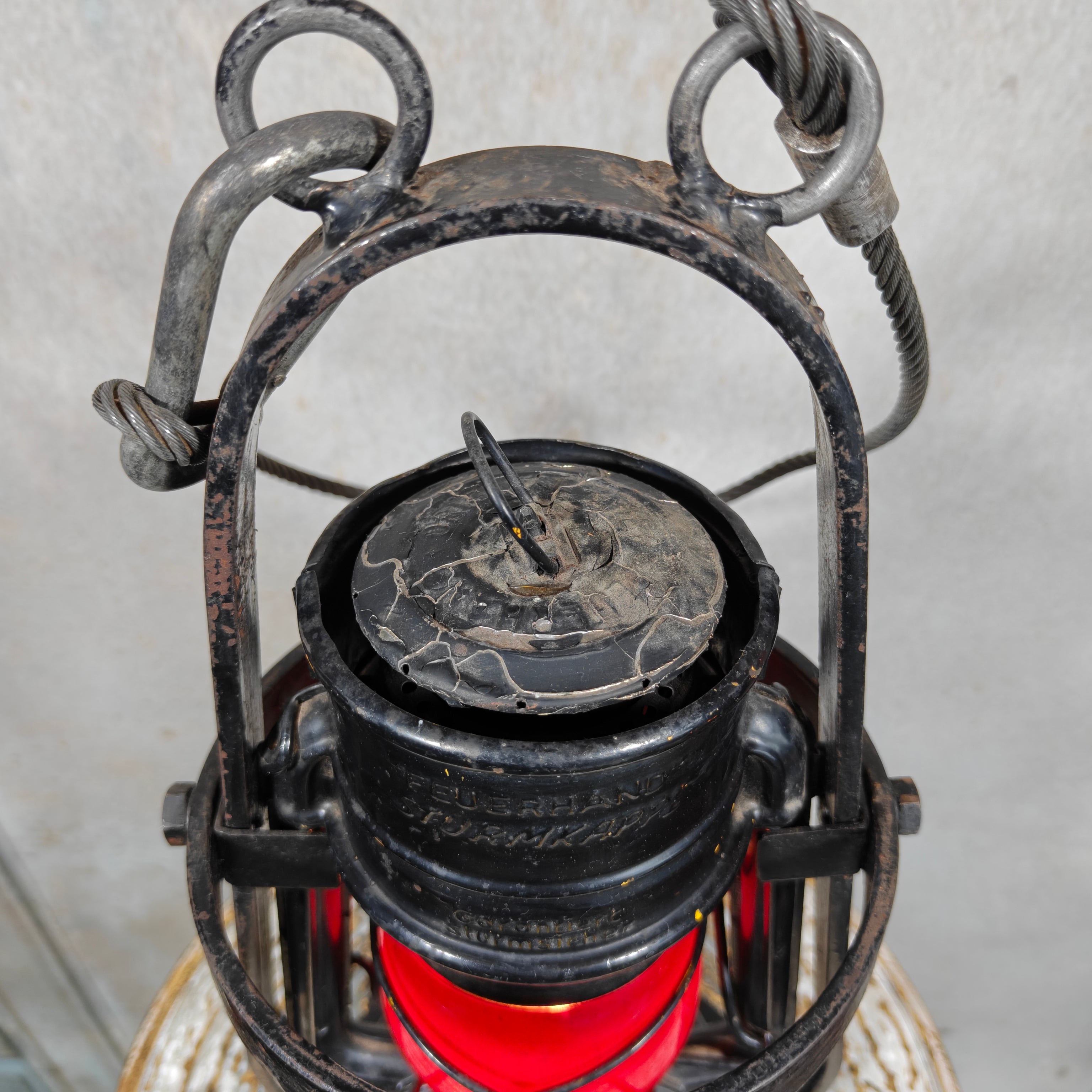 Rare Feuerhand 276 Work Lantern – Heavy-Duty Cage Frame – Vintage & Functional oil lamp with sturdy protective metal cage