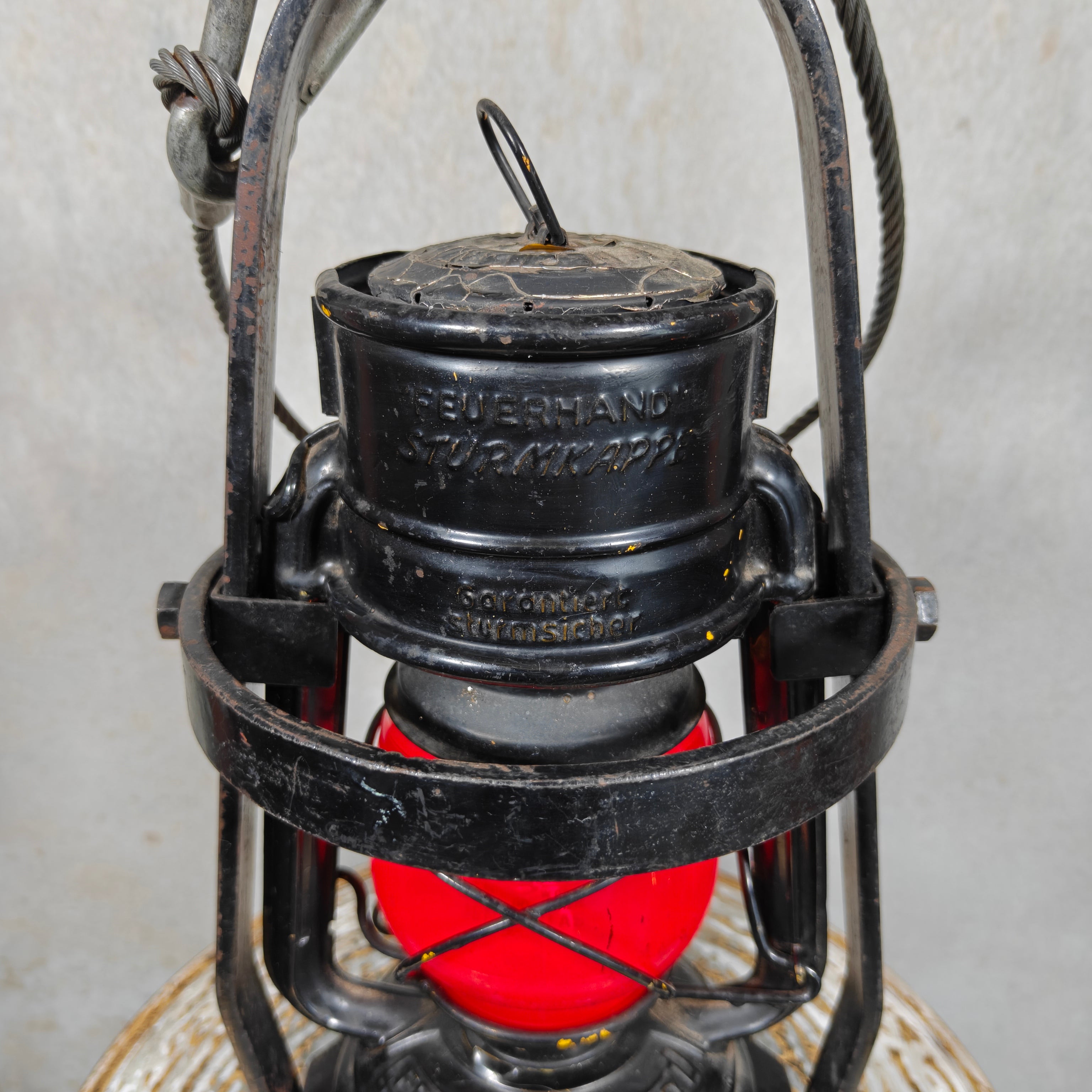 Rare Feuerhand 276 Work Lantern – Heavy-Duty Cage Frame – Vintage & Functional oil lamp with red glass and sturdy protective cage