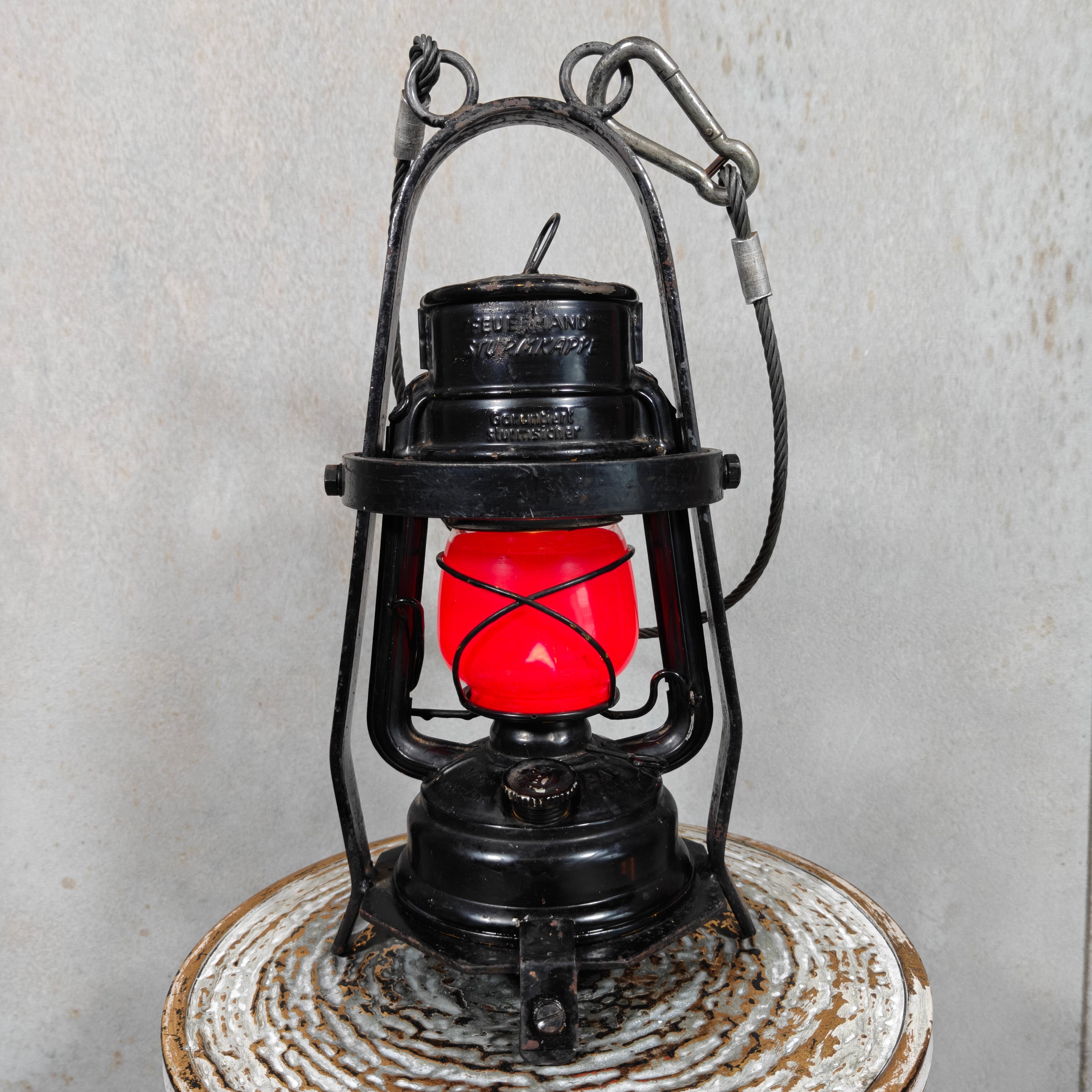 Rare Feuerhand 276 Work Lantern – Heavy-Duty Cage Frame – Vintage & Functional oil lamp with distinctive red glass and metal cage frame