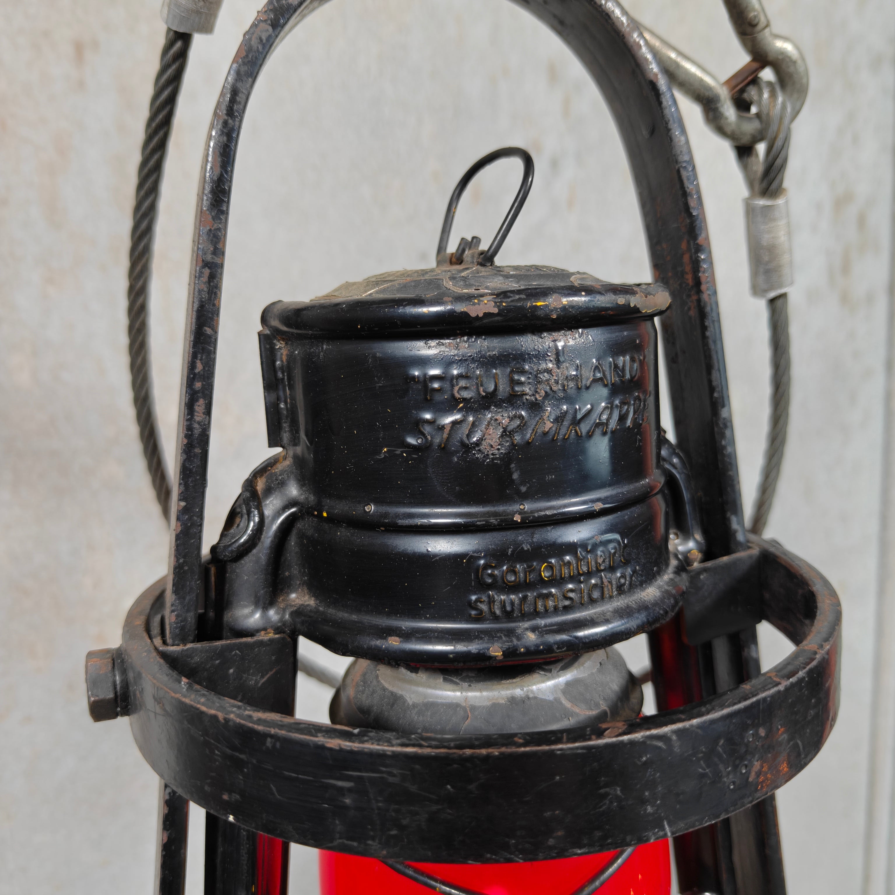 Rare Feuerhand 276 Work Lantern – Heavy-Duty Cage Frame – Vintage & Functional oil lamp with durable metal protective cage and brand markings.