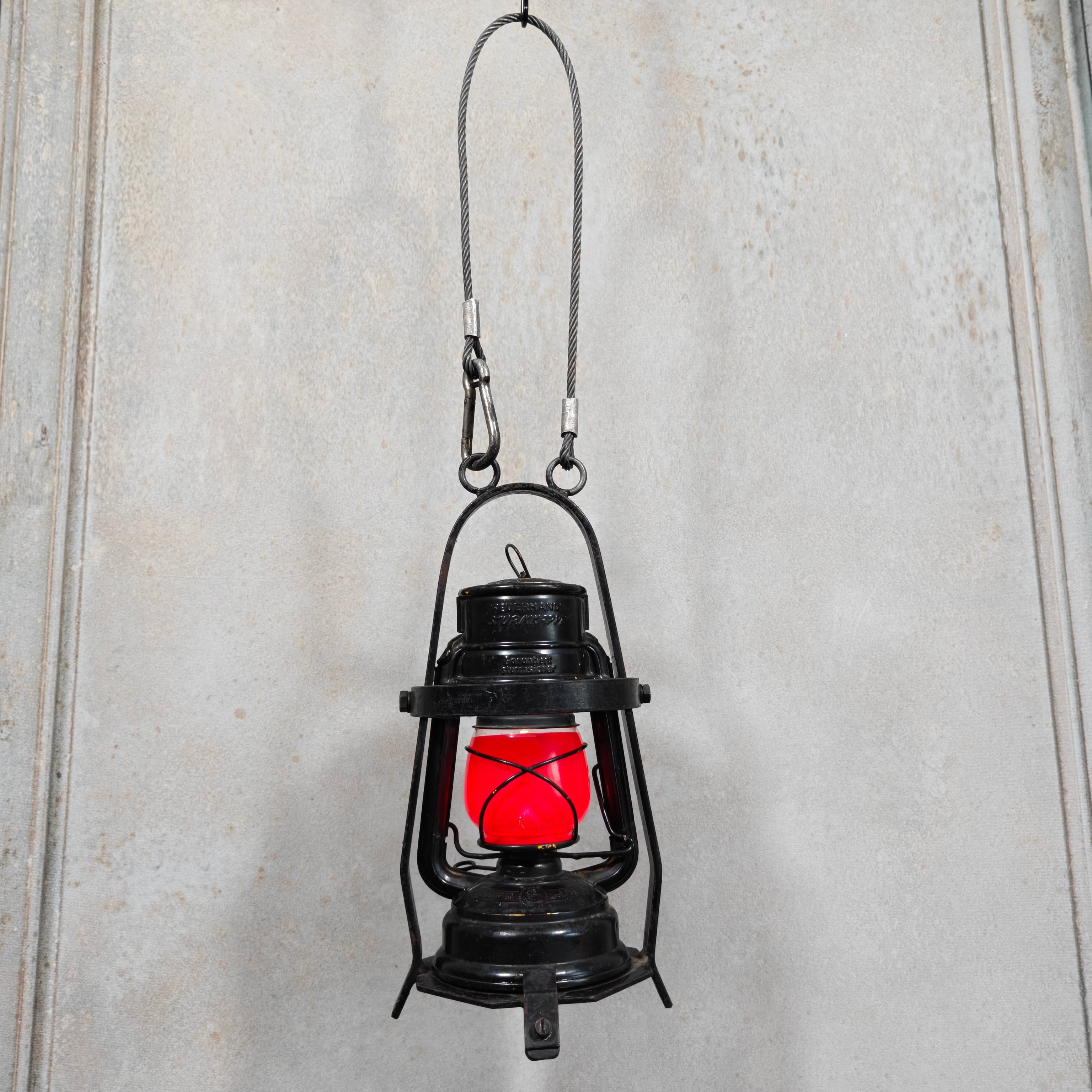 Rare Feuerhand 276 Work Lantern – Heavy-Duty Cage Frame – Vintage & Functional hanging oil lamp with red glass and black metal cage
