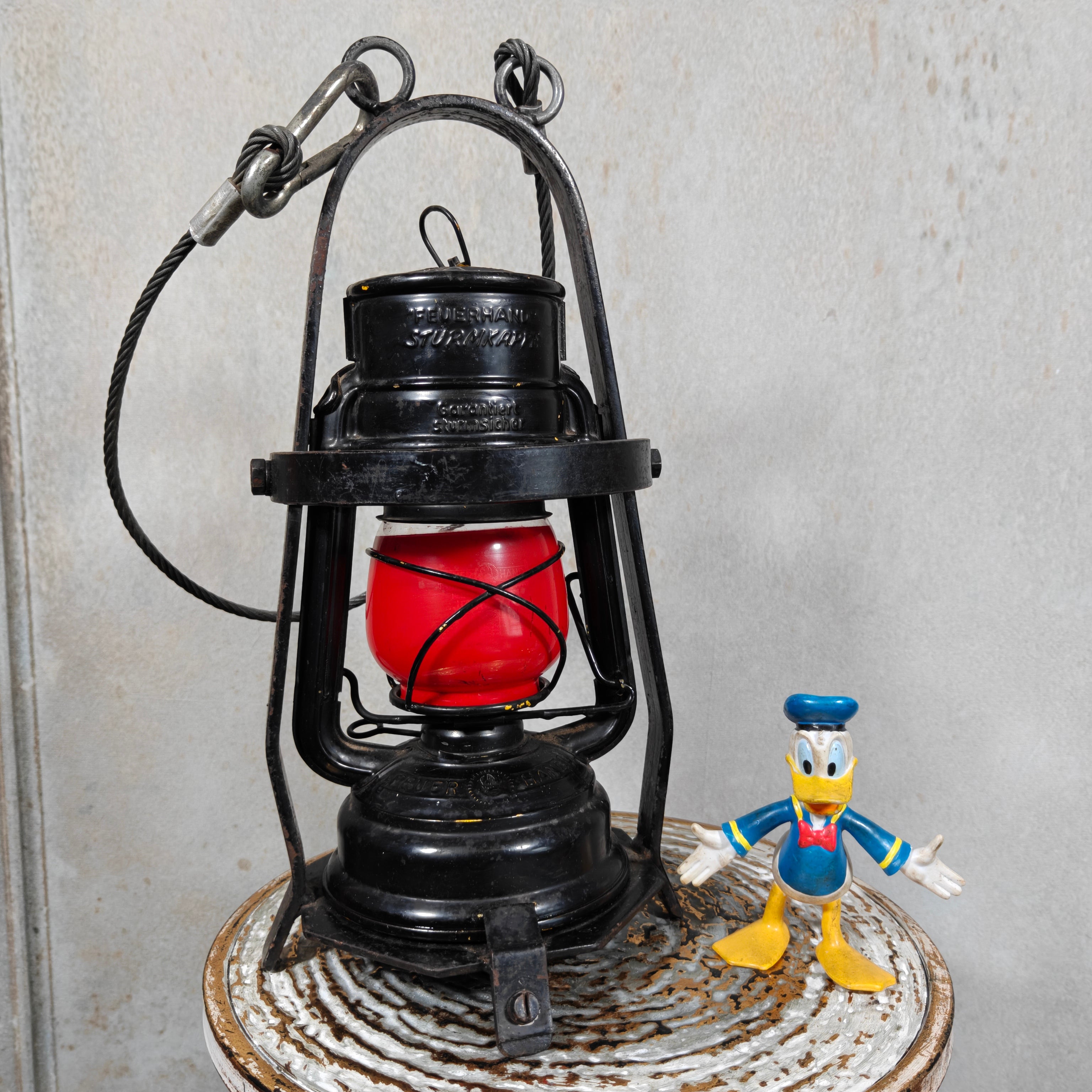 Rare Feuerhand 276 Work Lantern – Heavy-Duty Cage Frame – Vintage & Functional oil lamp with red globe and sturdy black frame