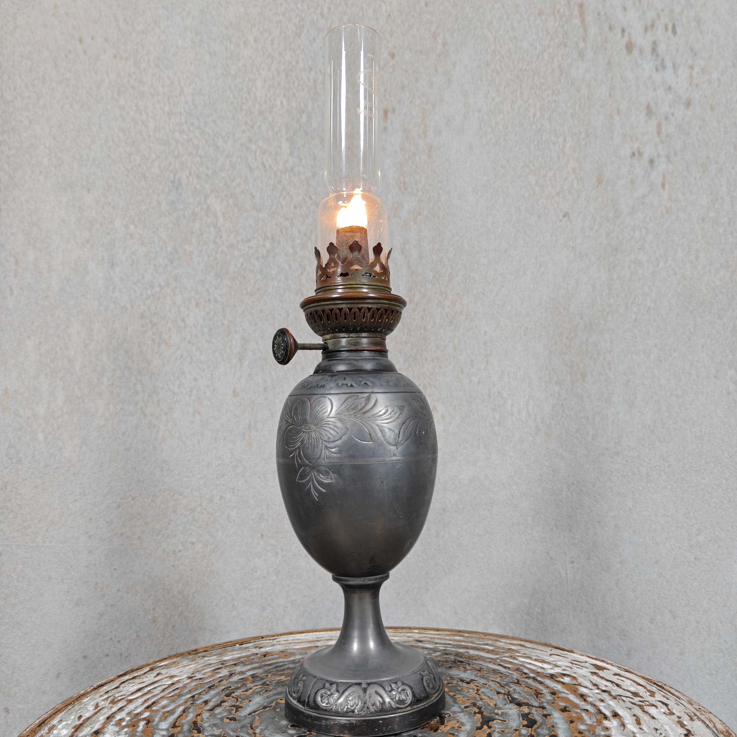 Elegant Vintage Tin Oil Lamp – Floral Motifs & SIAE Pigeon Burner (1930s–50s)
