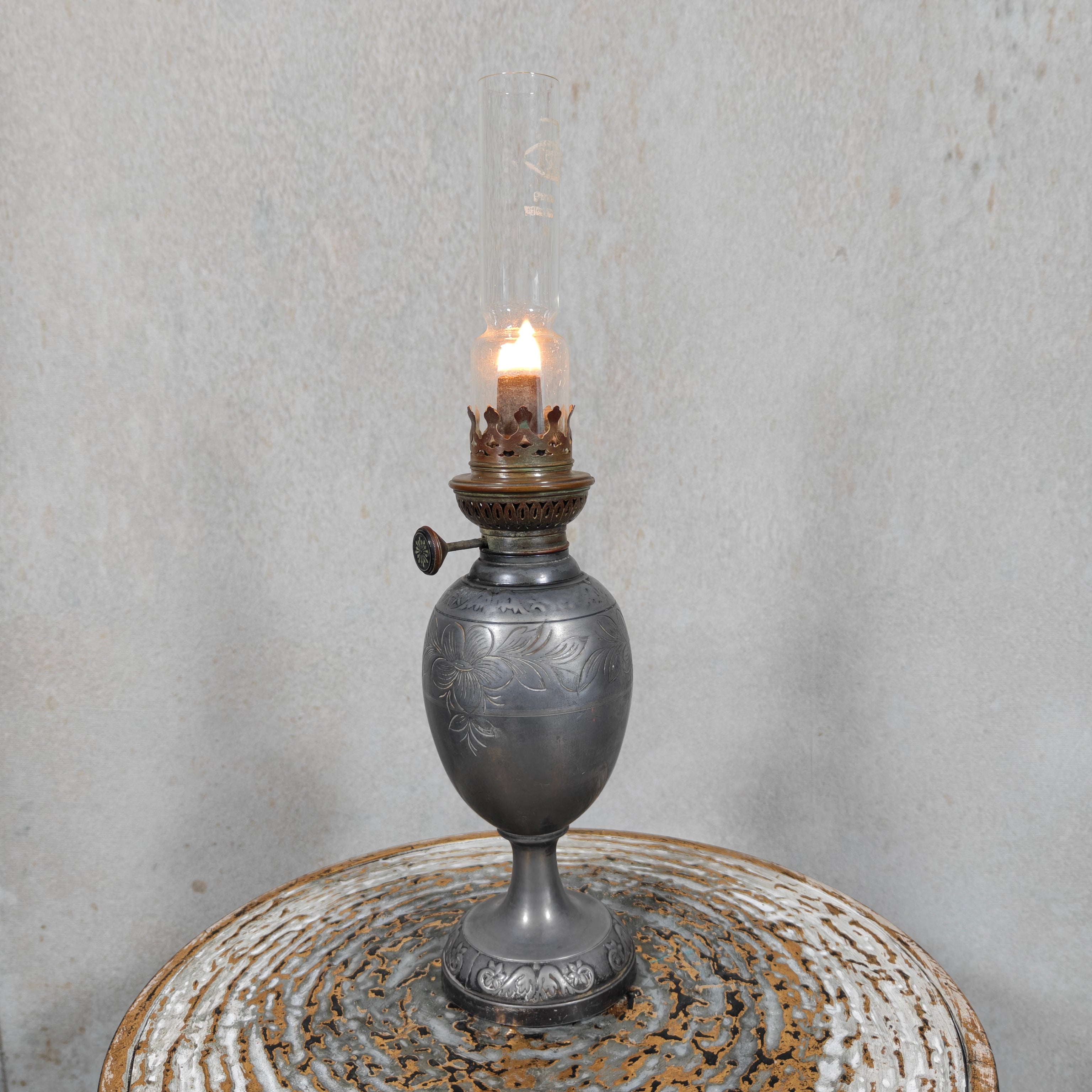 Elegant Vintage Tin Oil Lamp – Floral Motifs & SIAE Pigeon Burner (1930s–50s)