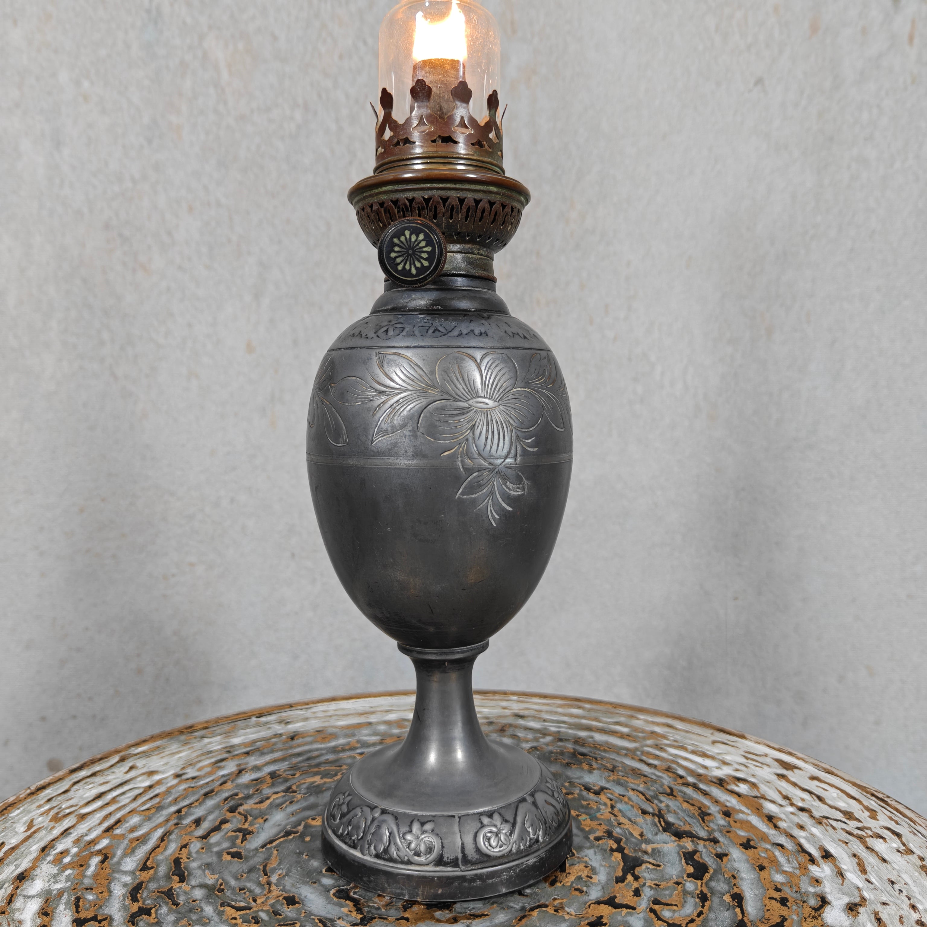 Elegant Vintage Tin Oil Lamp – Floral Motifs & SIAE Pigeon Burner (1930s–50s)