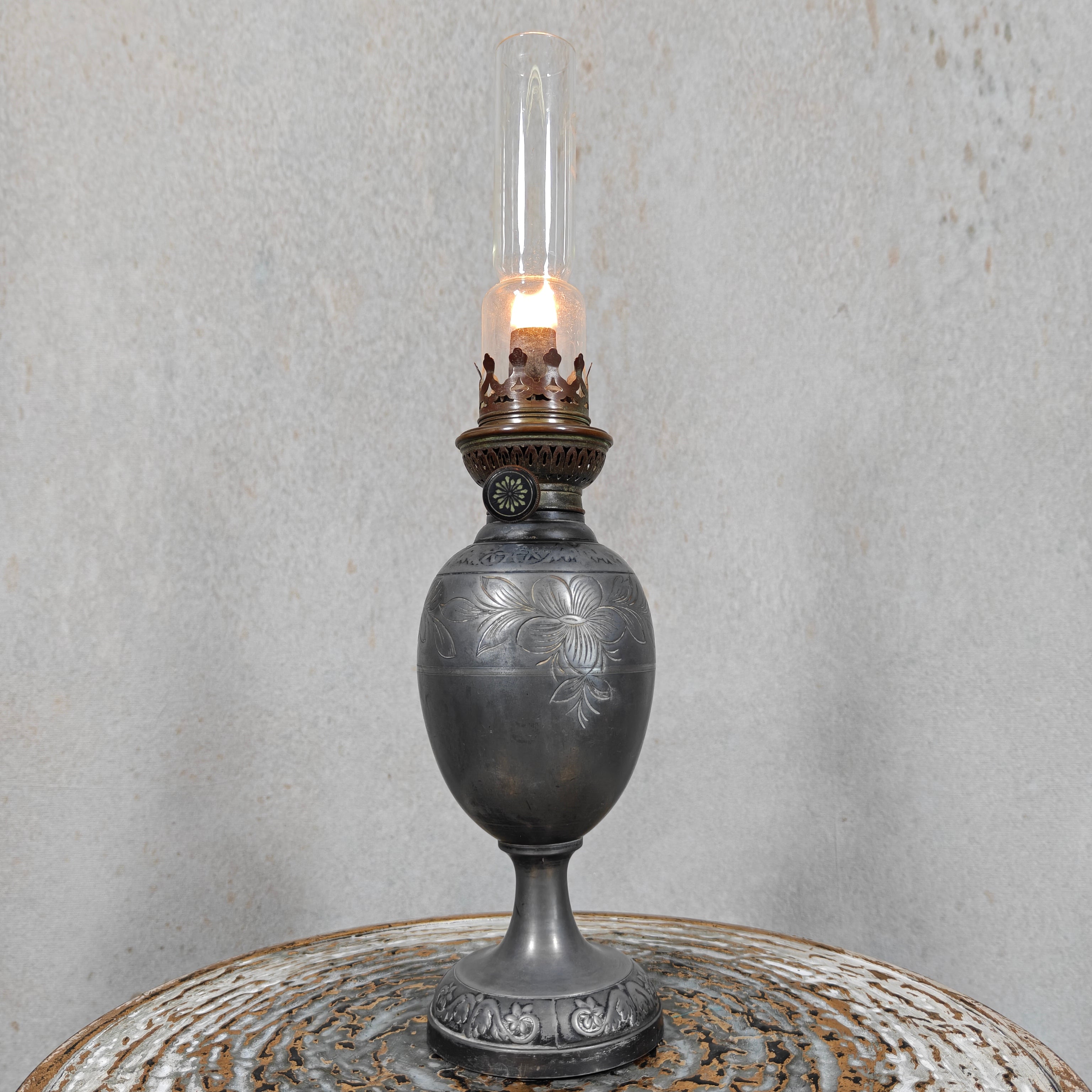 Elegant Vintage Tin Oil Lamp – Floral Motifs & SIAE Pigeon Burner (1930s–50s)