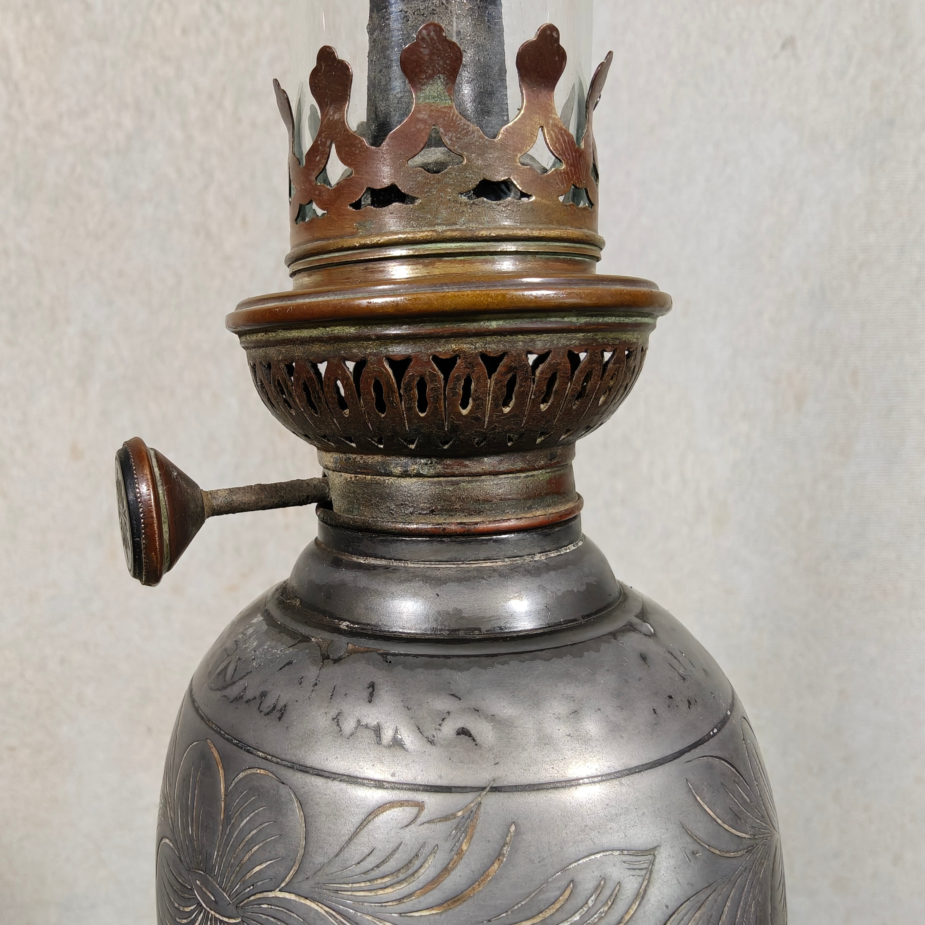 Elegant Vintage Tin Oil Lamp – Floral Motifs & SIAE Pigeon Burner (1930s–50s)