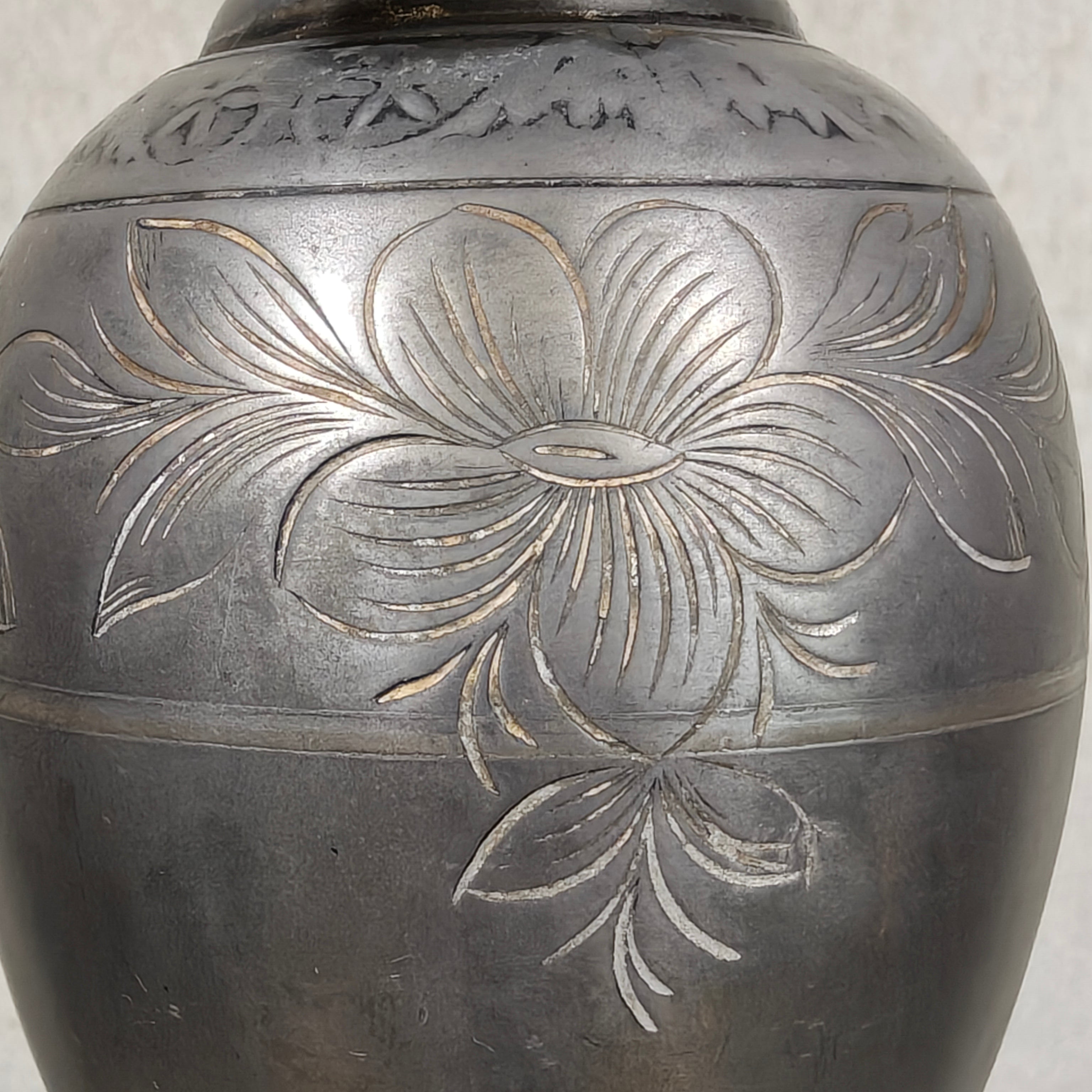 Elegant Vintage Tin Oil Lamp – Floral Motifs & SIAE Pigeon Burner (1930s–50s)