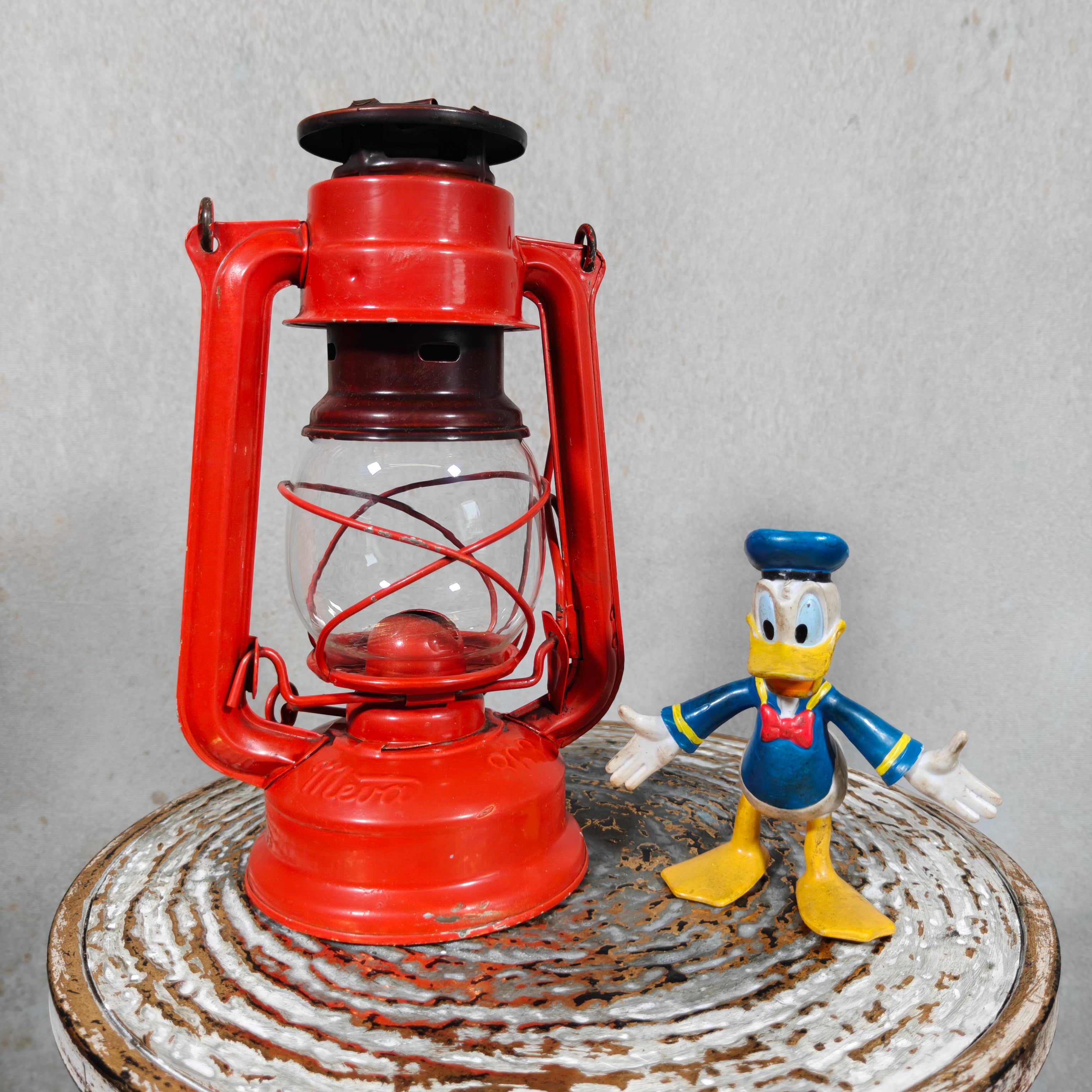 Beautiful and Functional Czech Storm Lantern – Meva 863 (1980) vintage red oil lamp in fully operational condition.