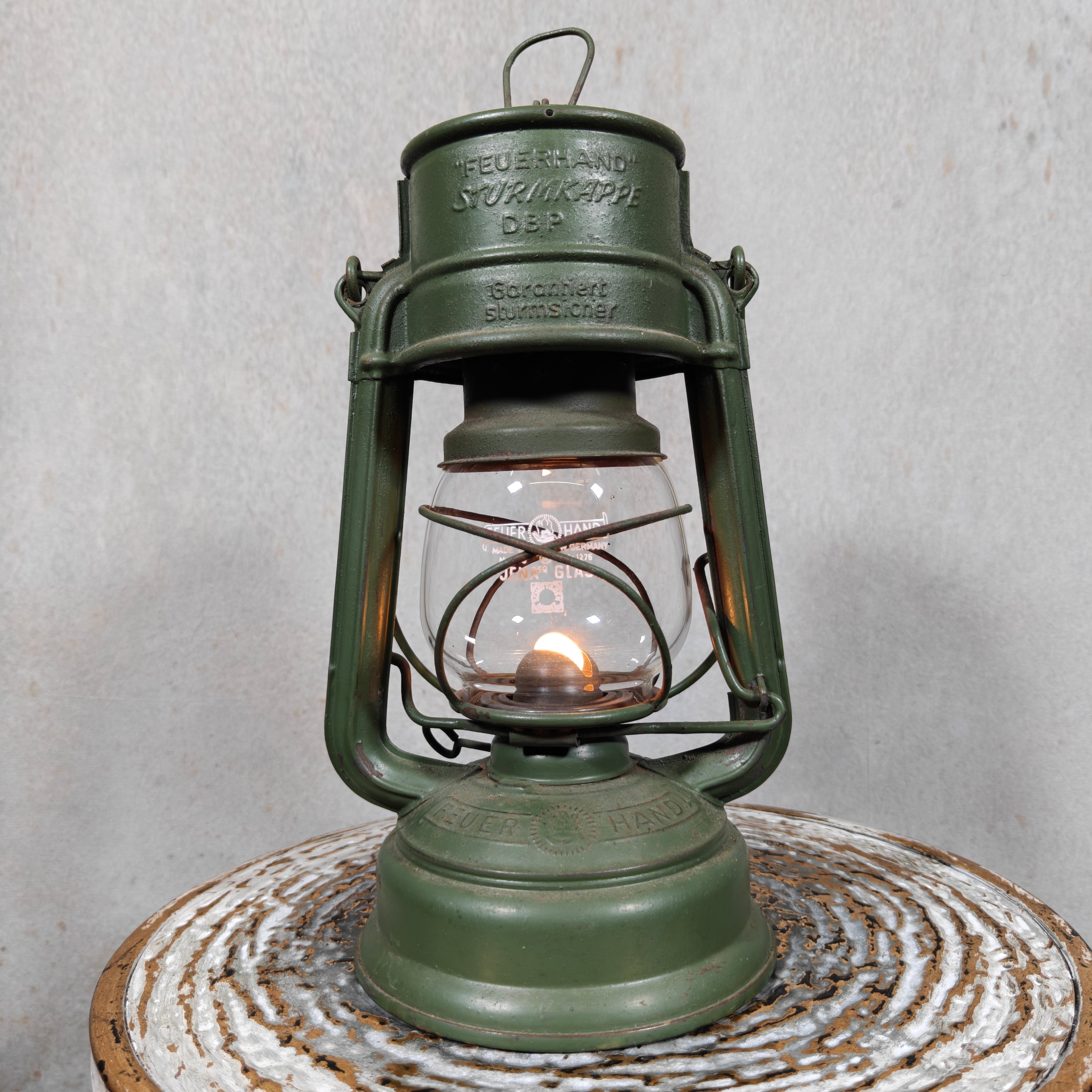 Hurricane lantern – Feuerhand 276 STK Sturmkappe – in good usable condition, with original glass and green painted finish.