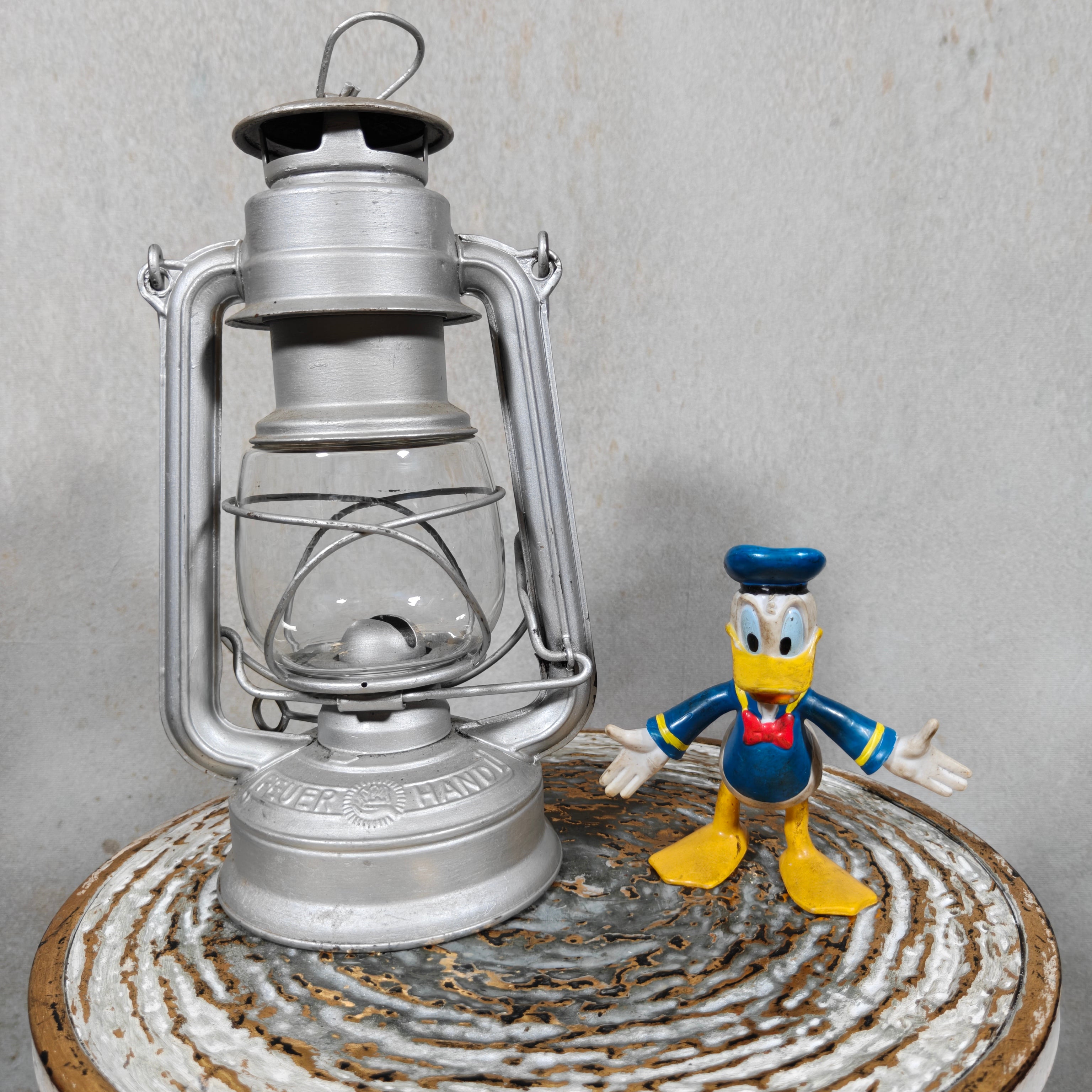 Fantastic and extremely rare Feuerhand 275 “Non‑Baby” variant – early post‑war lantern with Auer glass – in good working condition, silver painted.