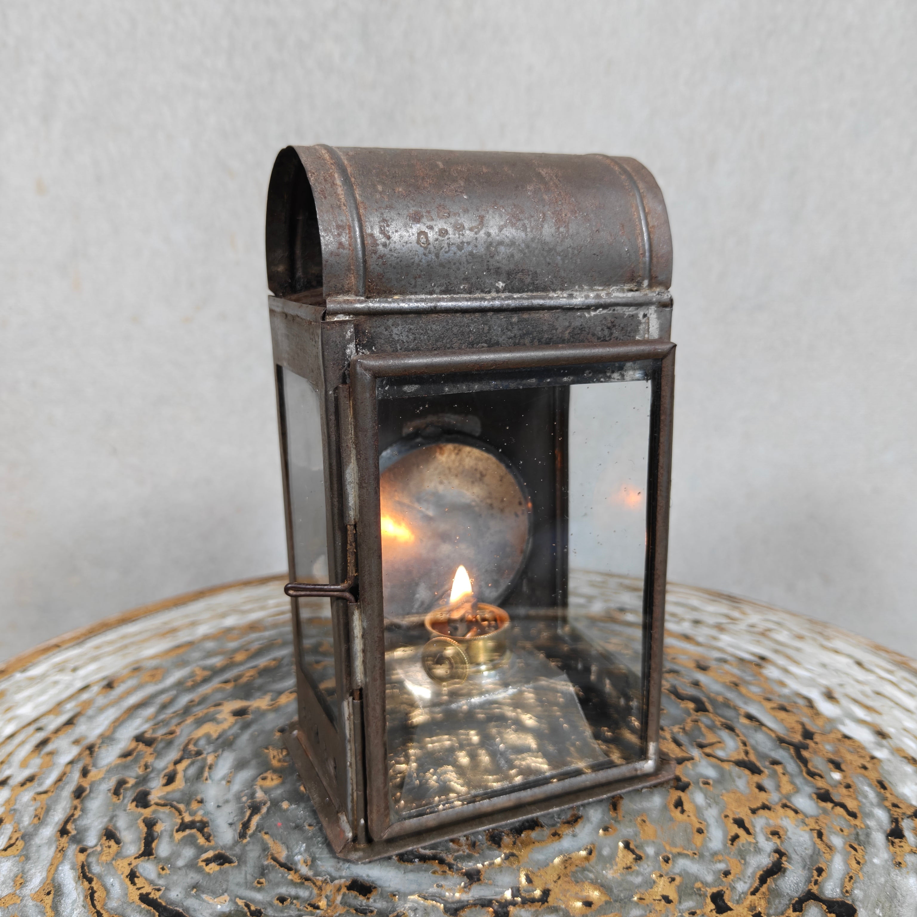 Old & Vintage Hand Lantern Oil Lamp – Hand Lamp with Glass, Complete and Working