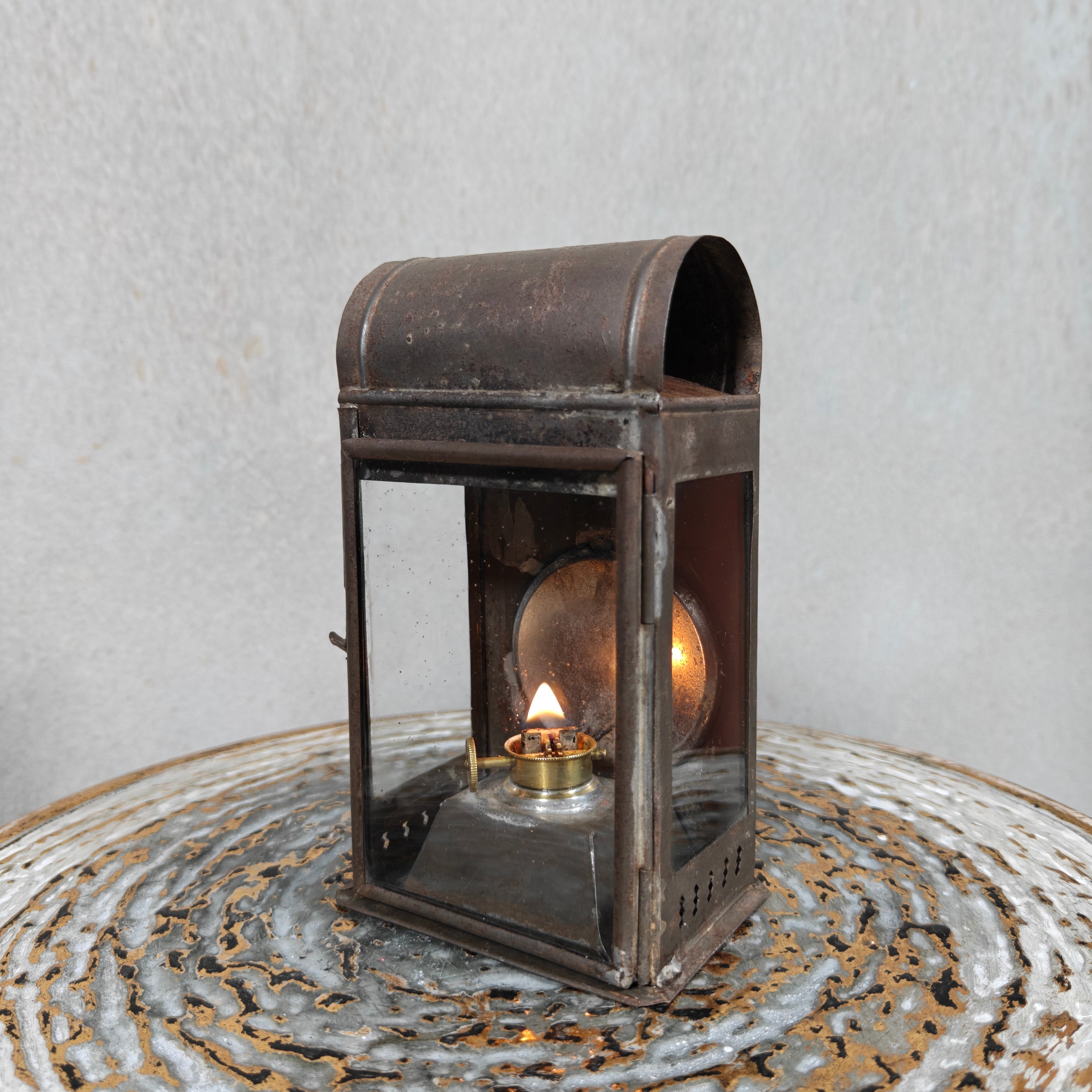 Old & Vintage Hand Lantern Oil Lamp – Hand Lamp with Glass, Complete and Working