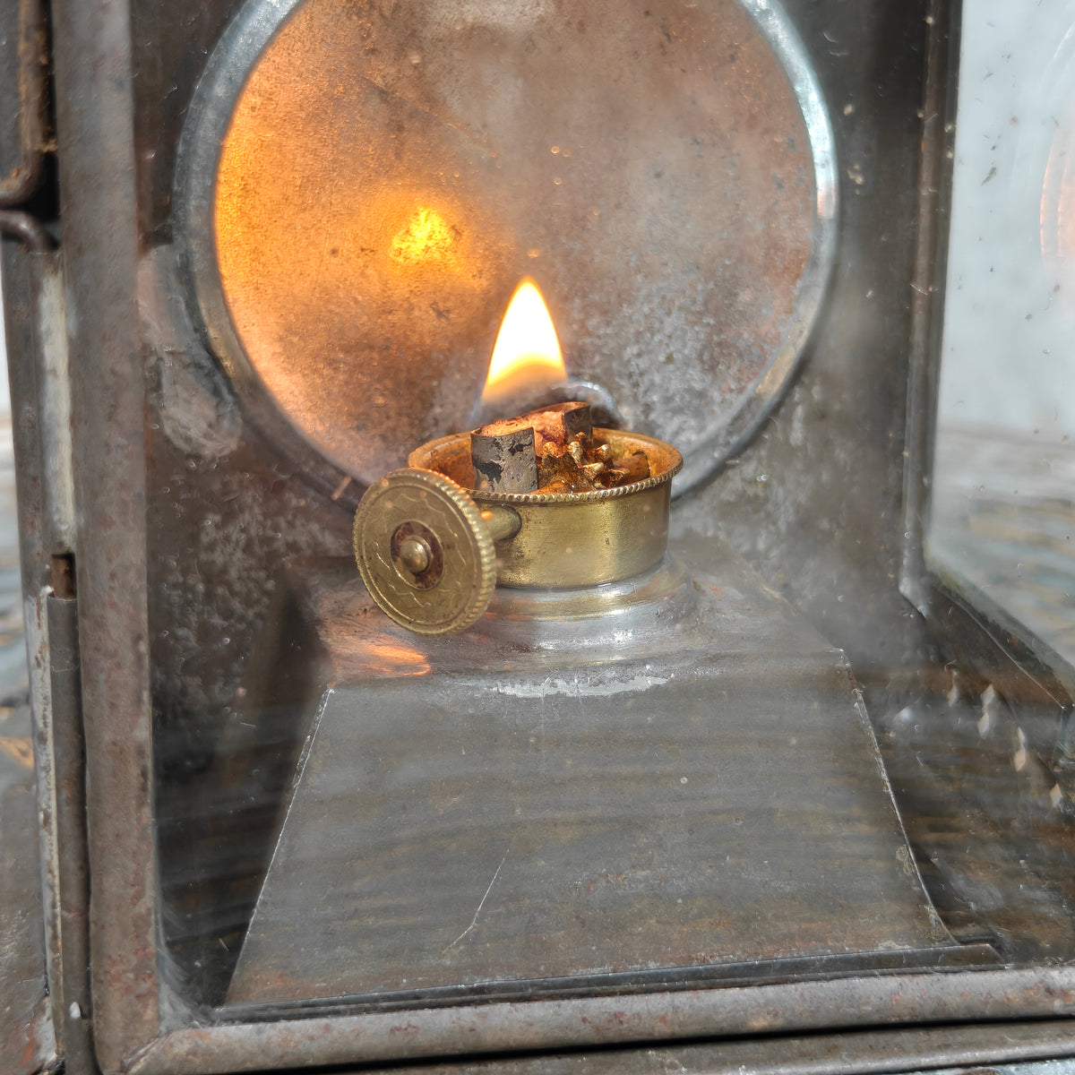 Old & Vintage Hand Lantern Oil Lamp – Hand Lamp with Glass, Complete and Working