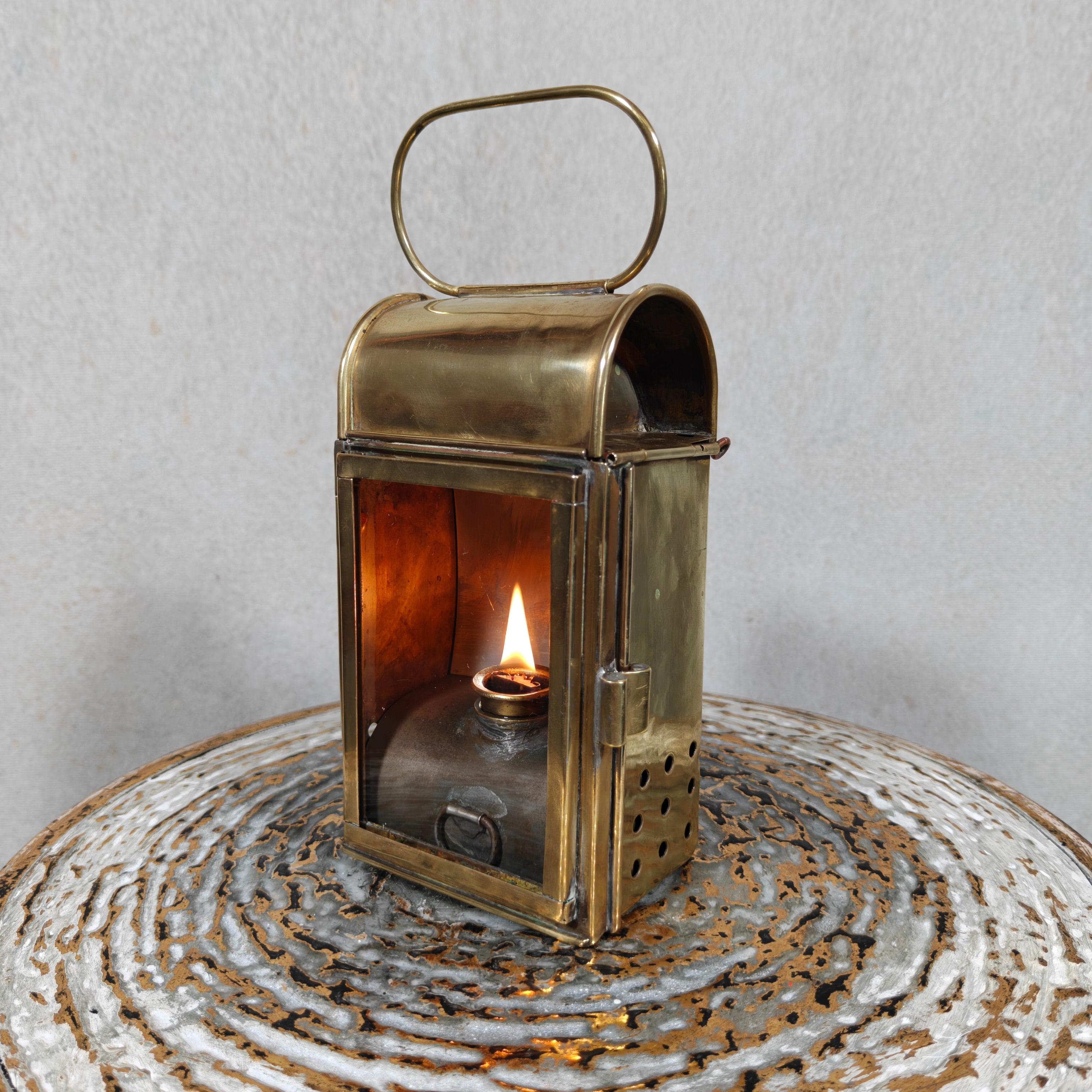 Fantastic Brass Oil Lamp / Hand Lantern – Rare, Heavy‑Duty Model, Fully Working