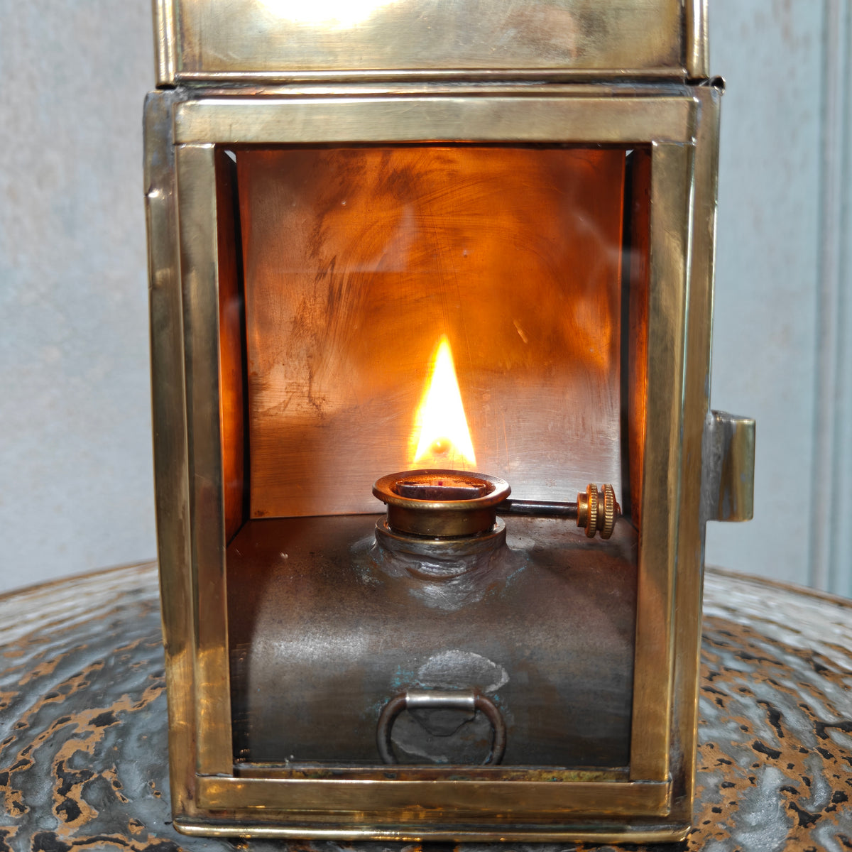 Fantastic Brass Oil Lamp / Hand Lantern – Rare, Heavy‑Duty Model, Fully Working