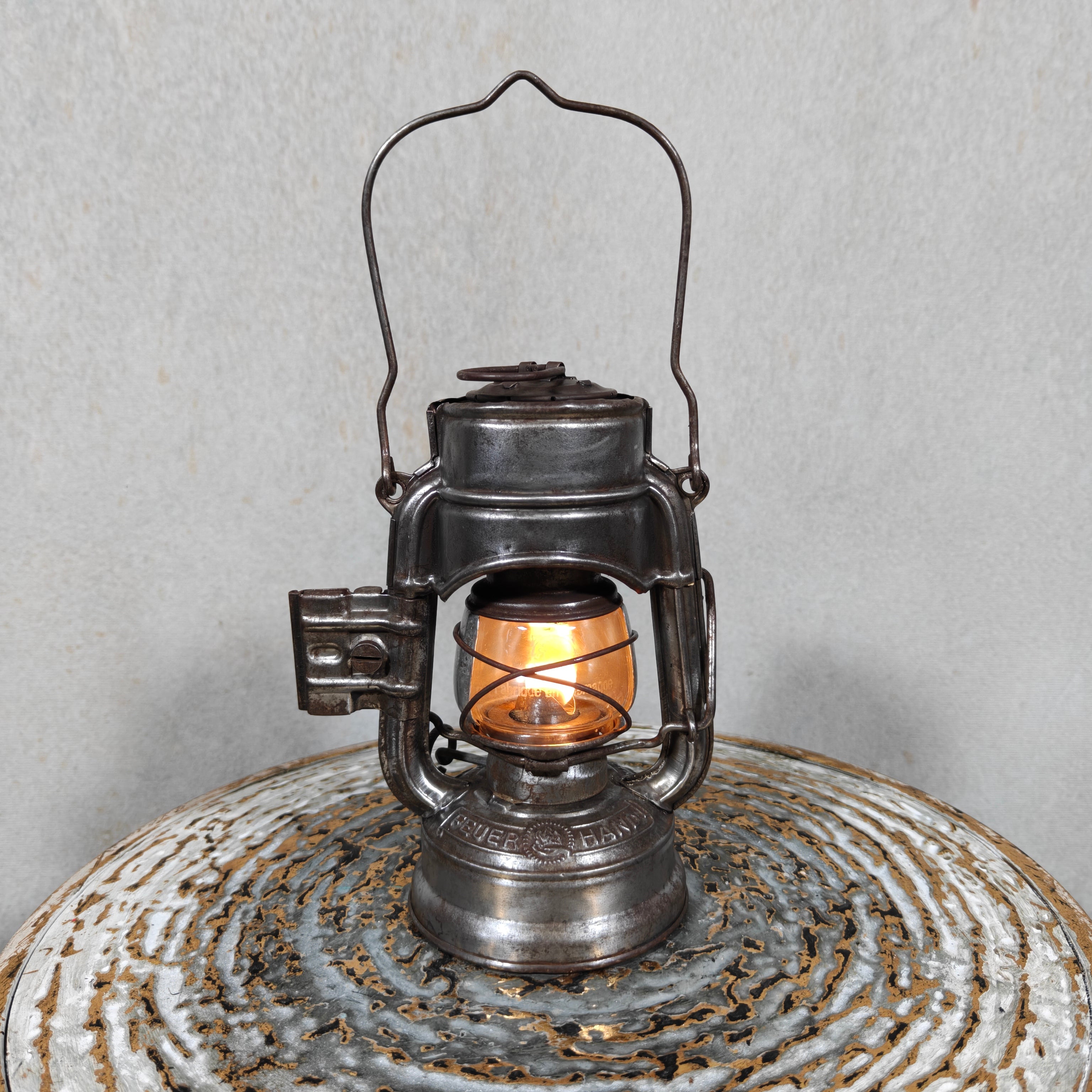 Feuerhand 75 STK K “Atom” Hurricane Lantern – Rare Pre‑War Sturmkappe Model with Mounting Bracket & Reflector