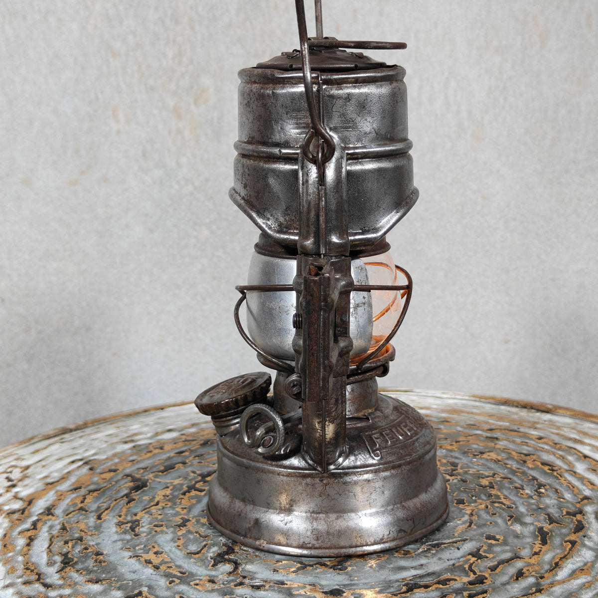 Feuerhand 75 STK K “Atom” Hurricane Lantern – Rare Pre‑War Sturmkappe Model with Mounting Bracket & Reflector