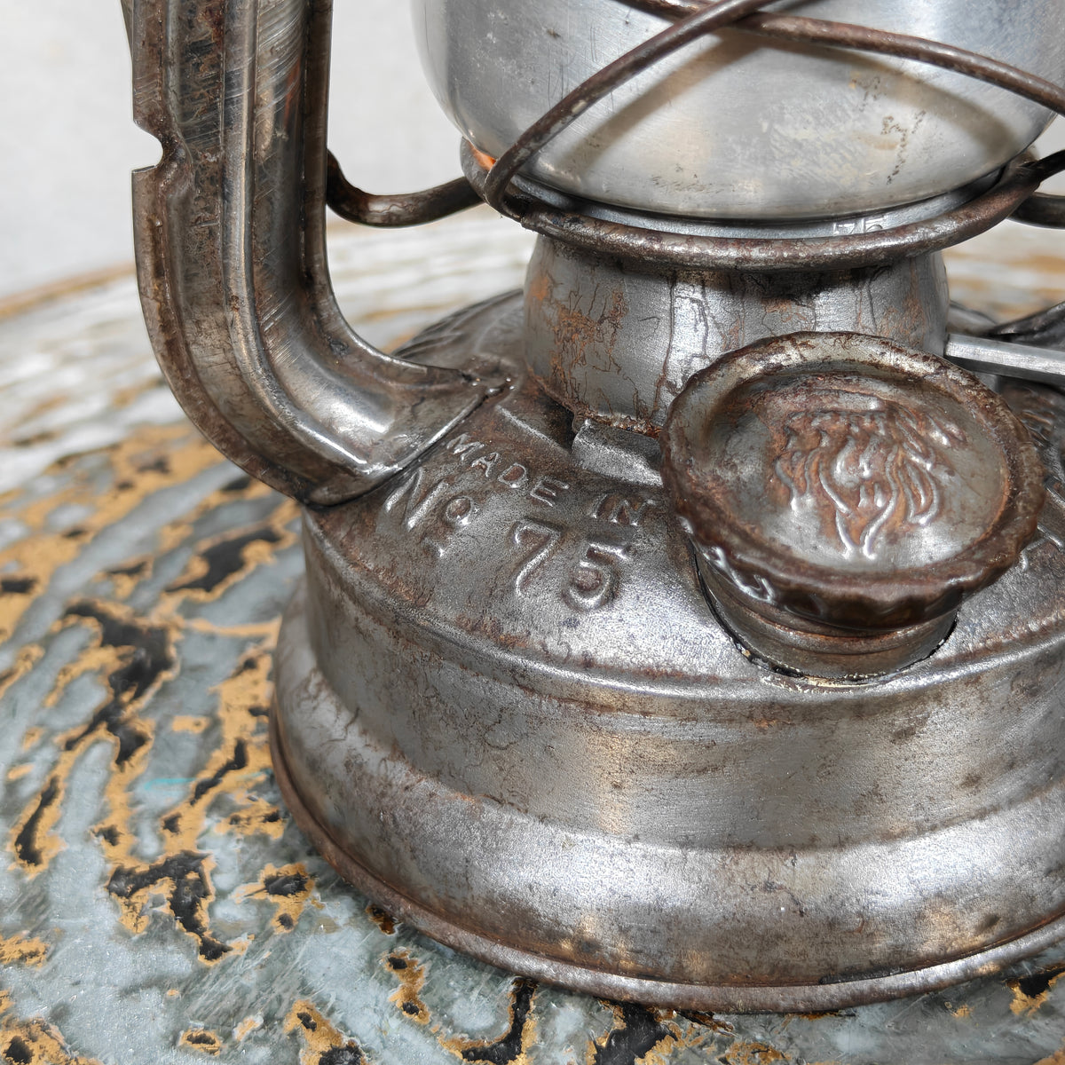 Feuerhand 75 STK K “Atom” Hurricane Lantern – Rare Pre‑War Sturmkappe Model with Mounting Bracket & Reflector