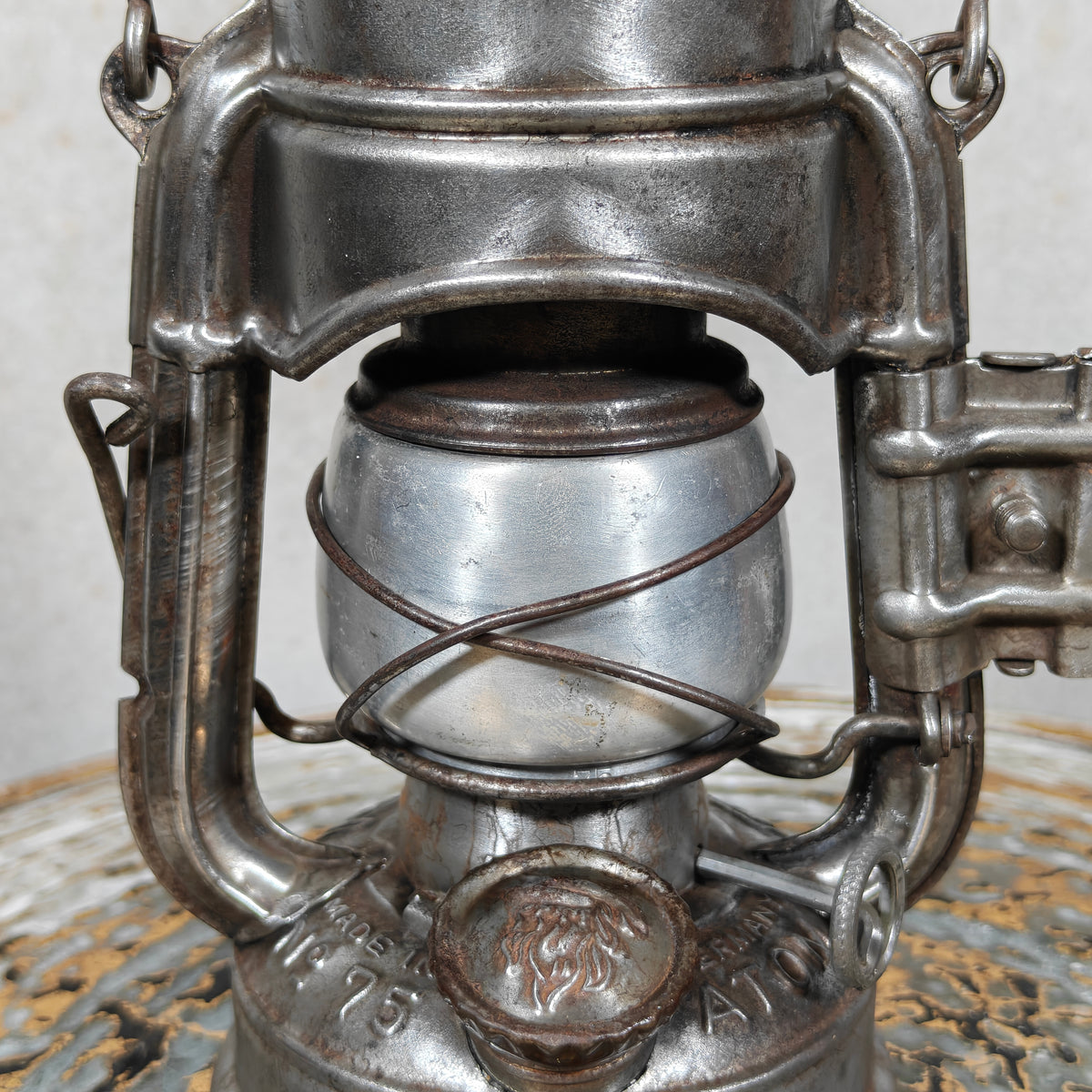 Feuerhand 75 STK K “Atom” Hurricane Lantern – Rare Pre‑War Sturmkappe Model with Mounting Bracket & Reflector