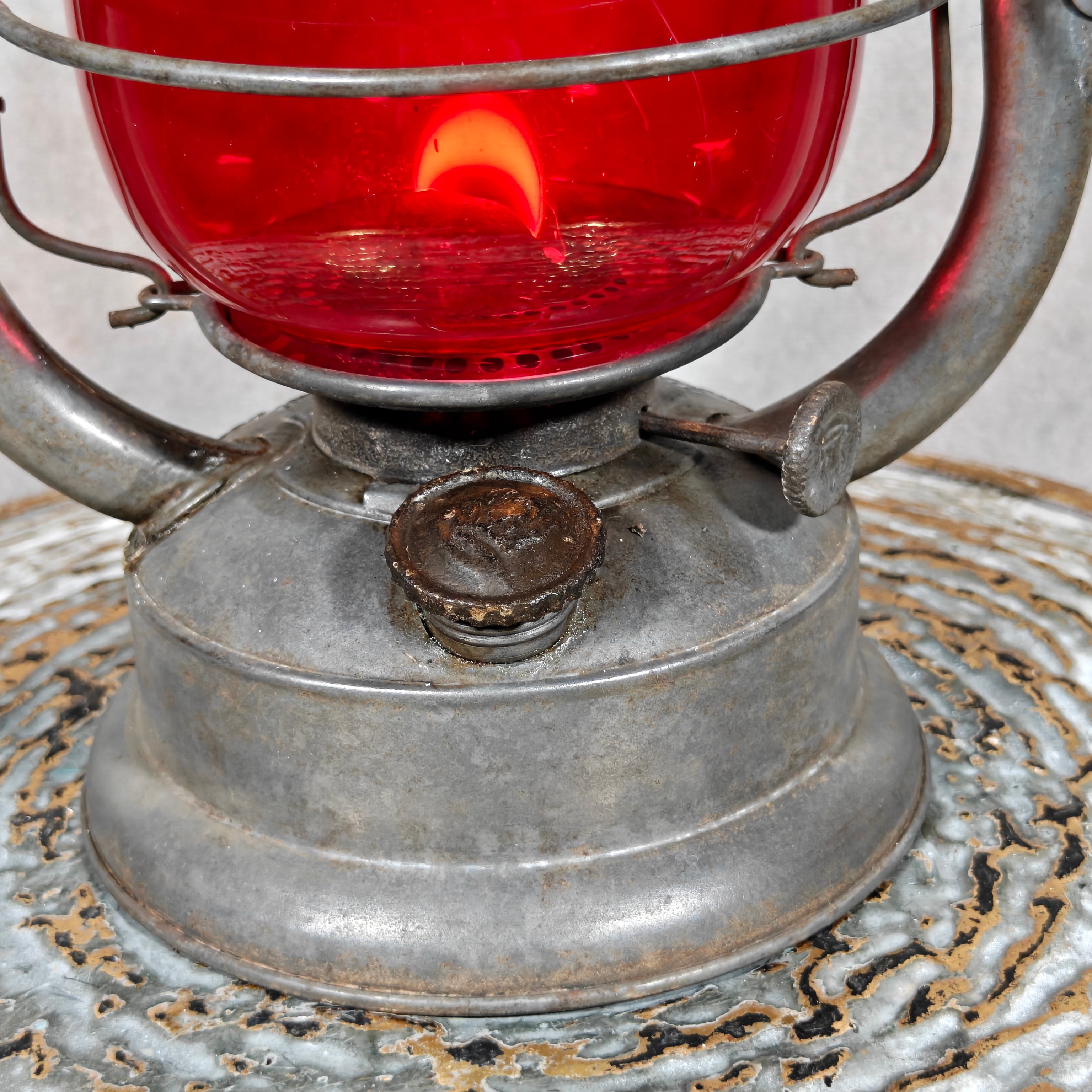 Feuerhand 423 Hurricane Lantern (1928–1939) – Rare Lever‑Lift Model with Extremely Rare Red Globe