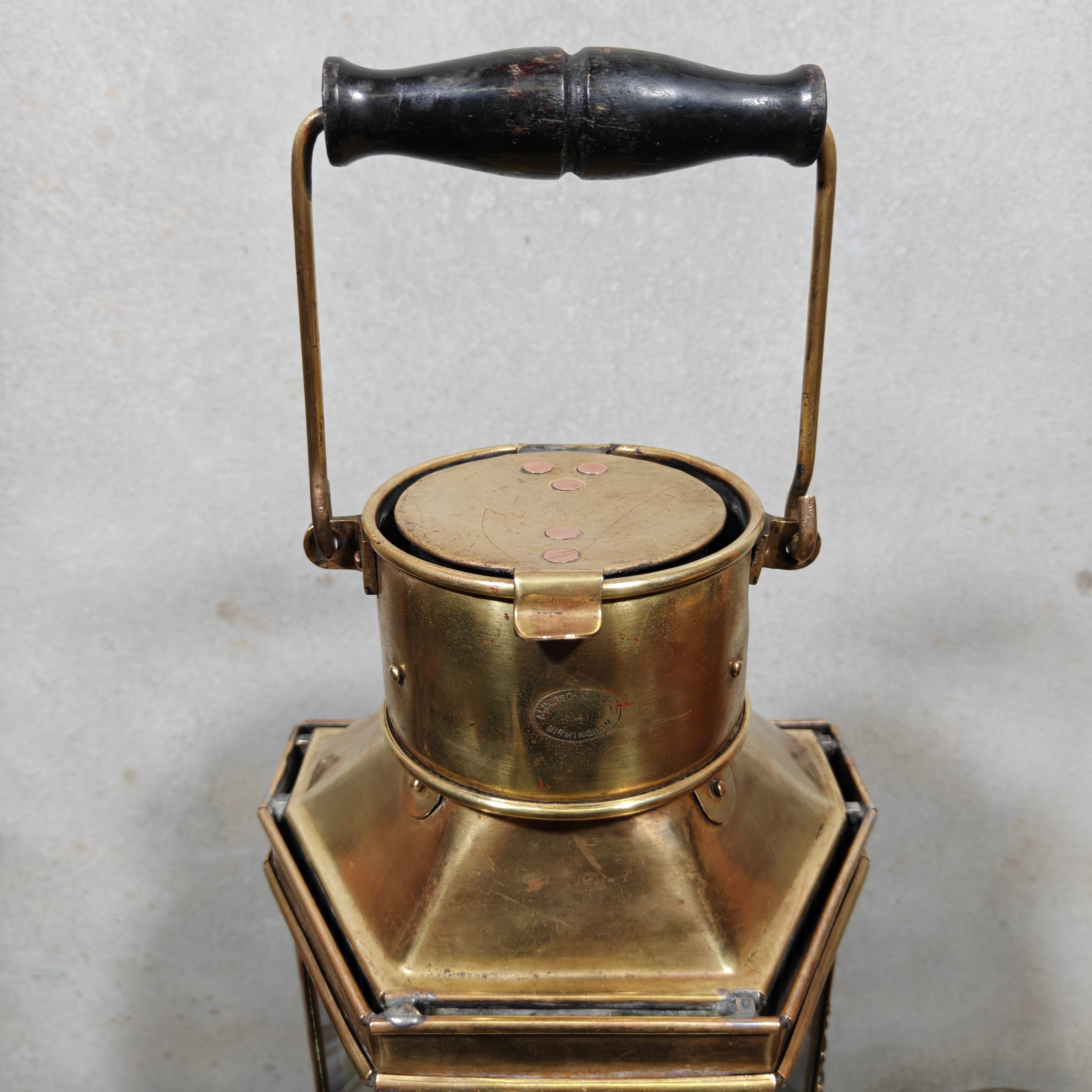 Alderson & Gyde “Bullpit” Ship’s Cabin Lantern (1941) – Best & Lloyd Burner – Rare Maritime Brass Lamp