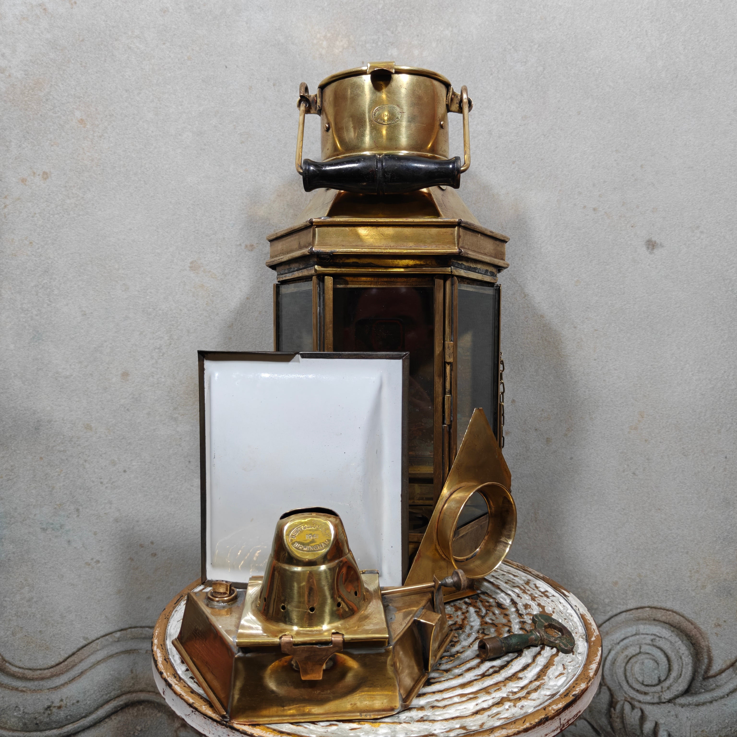 Alderson & Gyde “Bullpit” Ship’s Cabin Lantern (1941) – Best & Lloyd Burner – Rare Maritime Brass Lamp