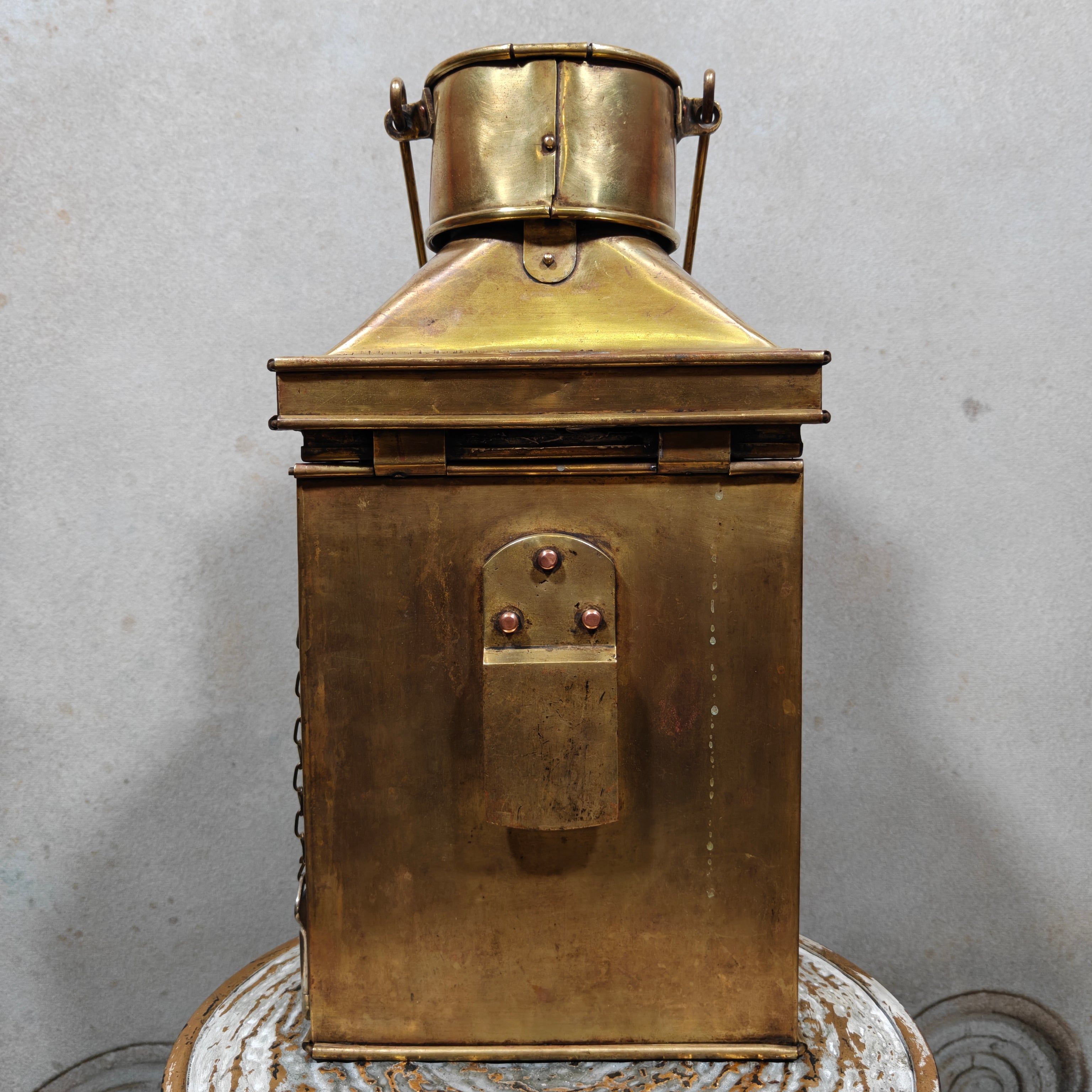 Alderson & Gyde “Bullpit” Ship’s Cabin Lantern (1941) – Best & Lloyd Burner – Rare Maritime Brass Lamp
