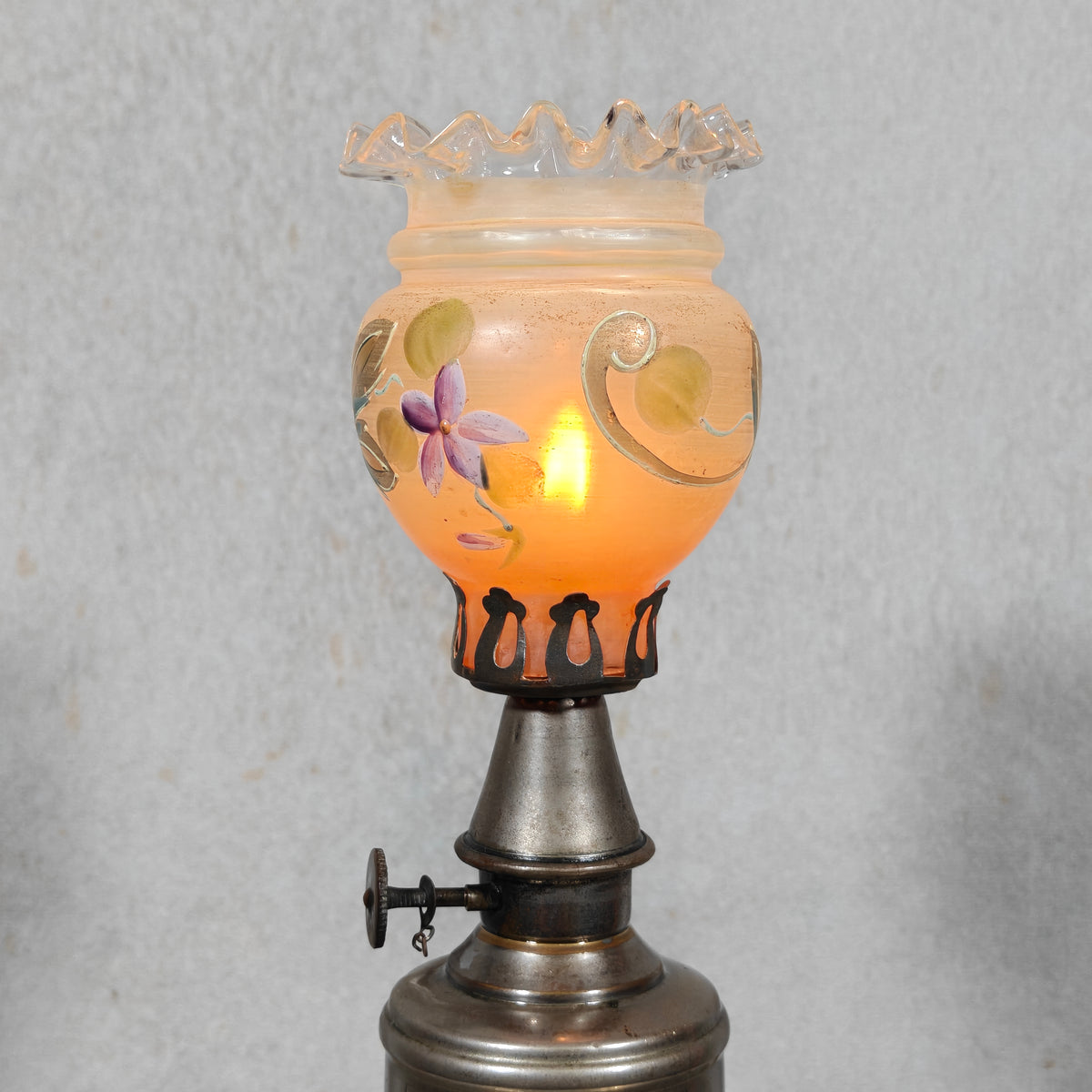 Rare Vintage Pigeon Oil Lamp – Exceptional Example with Unique Painted Glass (c. 1920–1930)