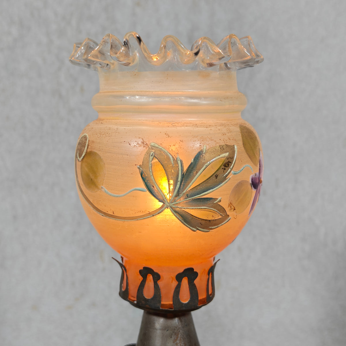 Rare Vintage Pigeon Oil Lamp – Exceptional Example with Unique Painted Glass (c. 1920–1930)