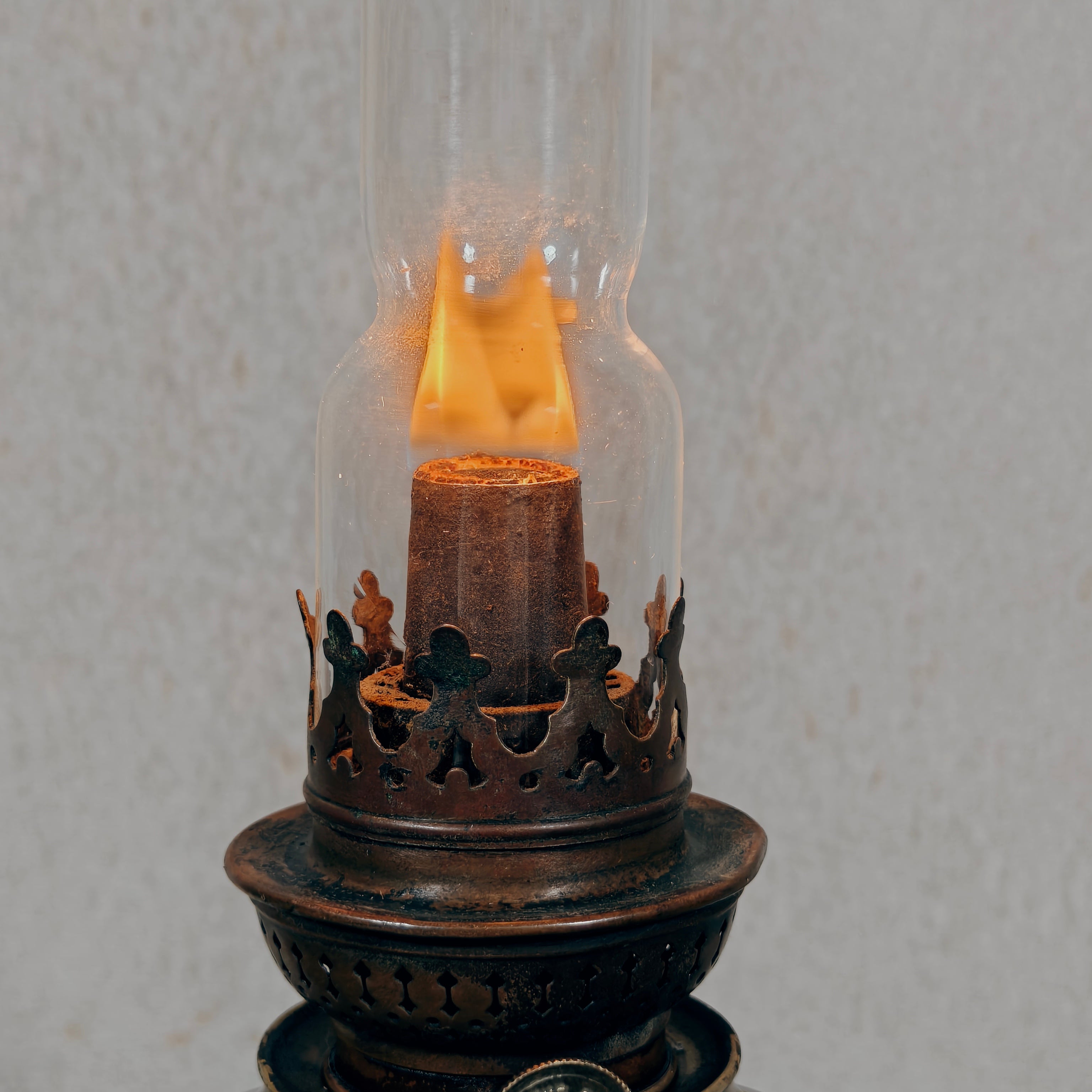 Elegant Antique Oil Lamp with BJB Wick Holder – Brökelmann, Jaeger & Busse, c. 1910–1920