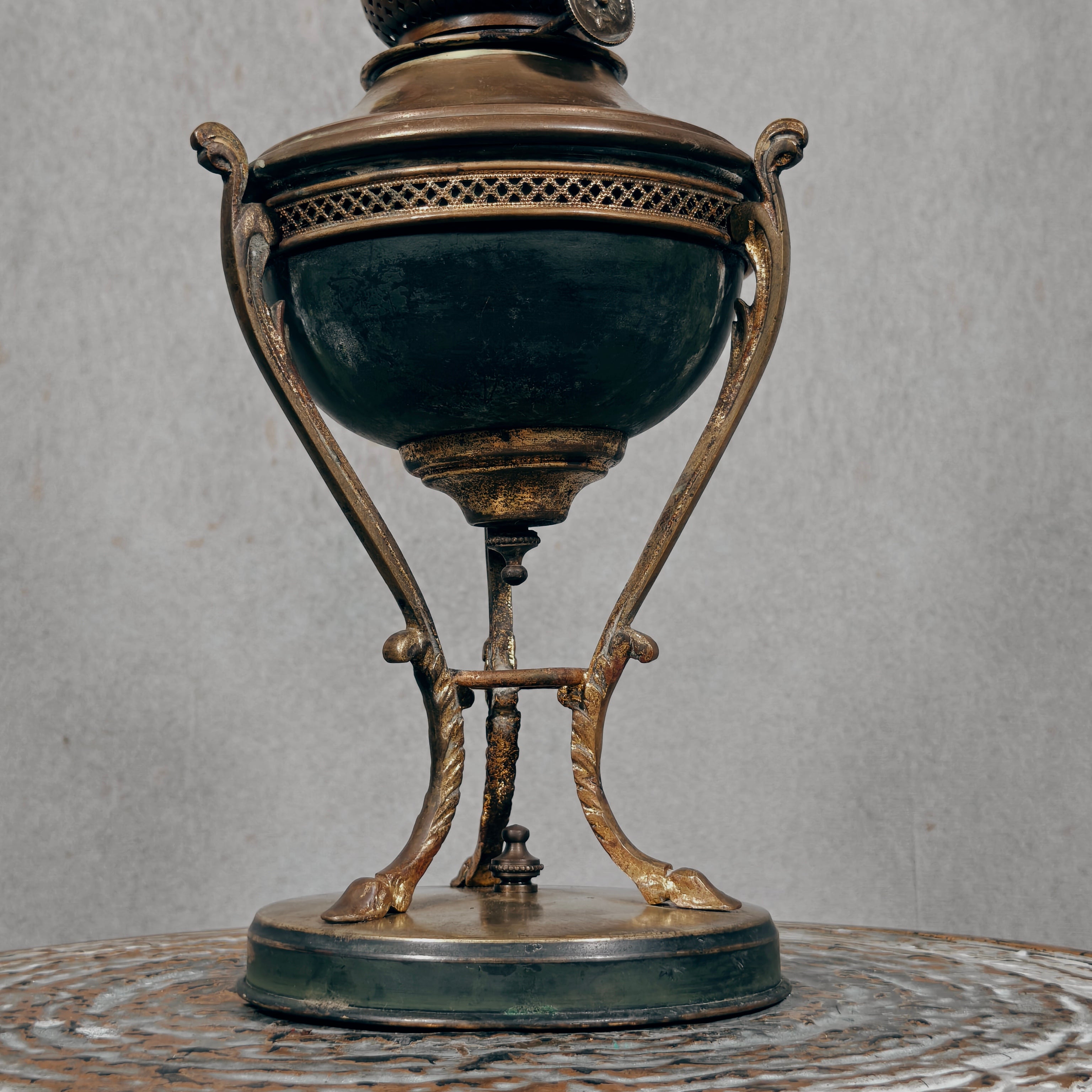 Elegant Antique Oil Lamp with BJB Wick Holder – Brökelmann, Jaeger & Busse, c. 1910–1920