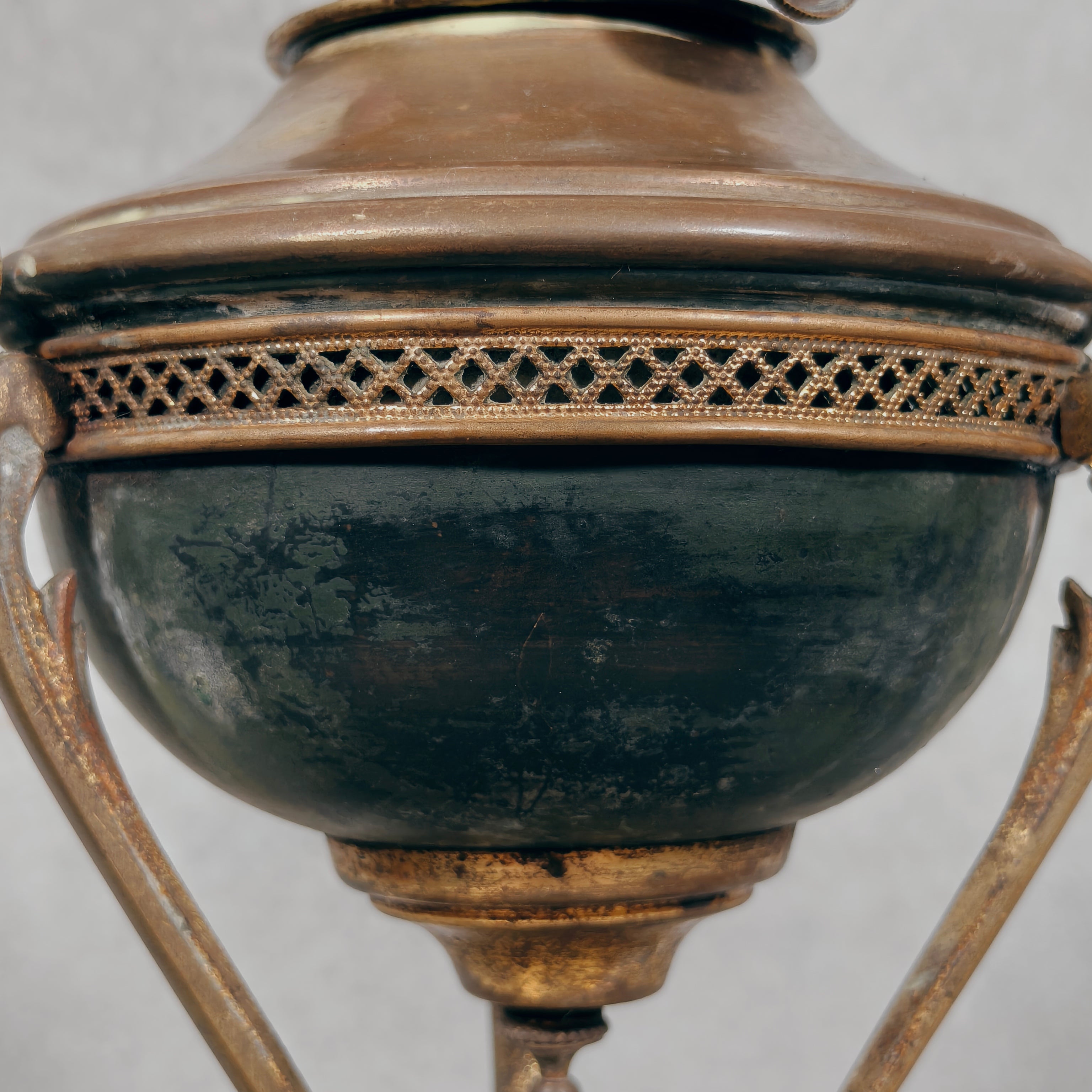Elegant Antique Oil Lamp with BJB Wick Holder – Brökelmann, Jaeger & Busse, c. 1910–1920