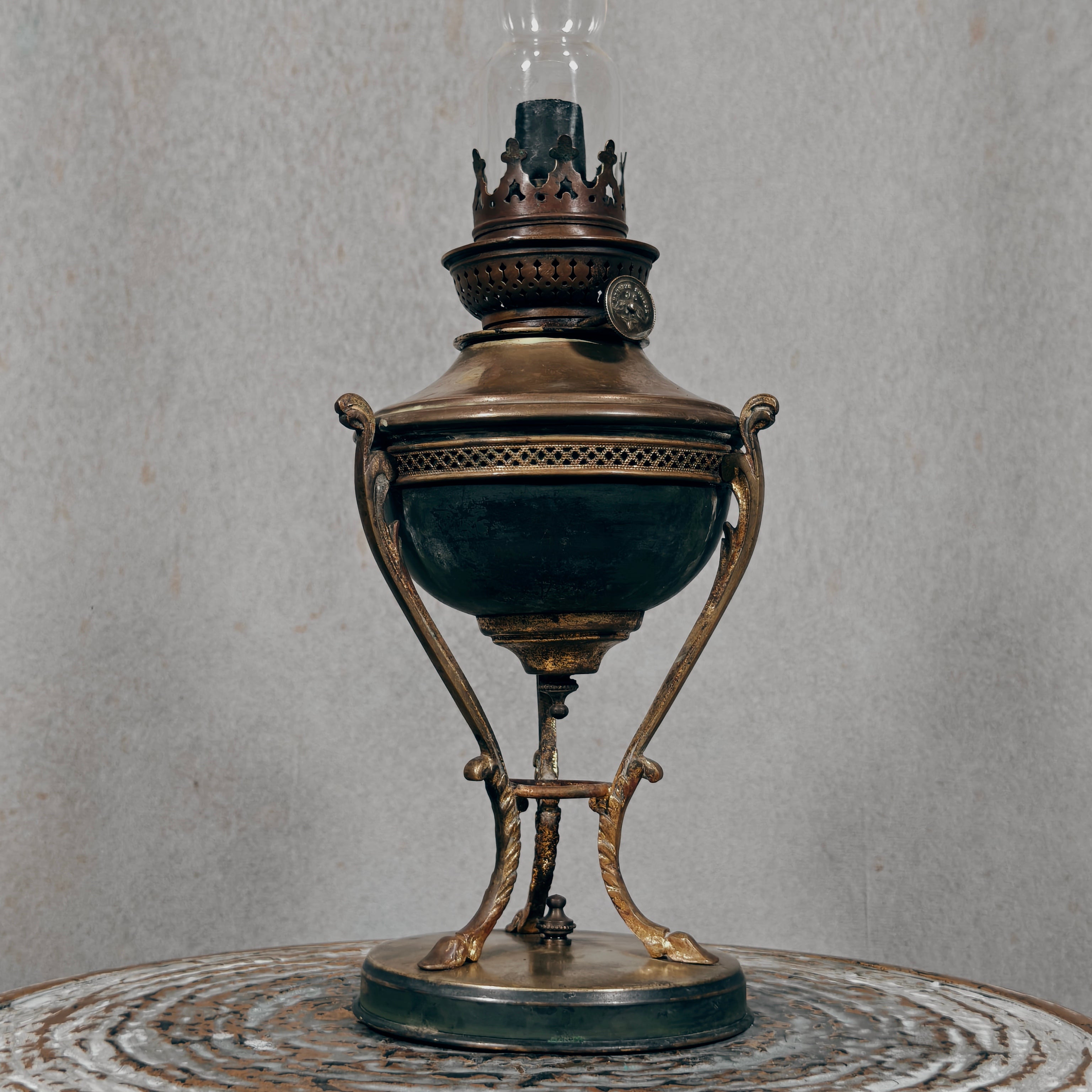 Elegant Antique Oil Lamp with BJB Wick Holder – Brökelmann, Jaeger & Busse, c. 1910–1920