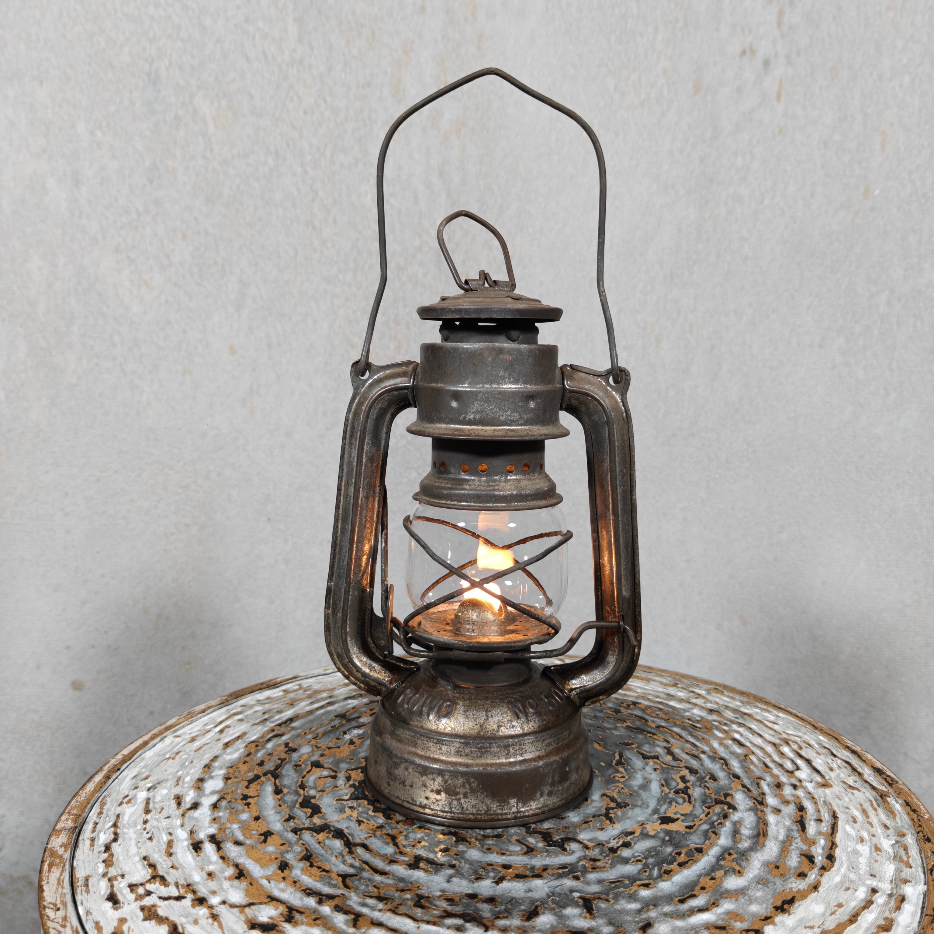 Vintage Frowo No. 50 Hurricane Lantern in Excellent Working Condition