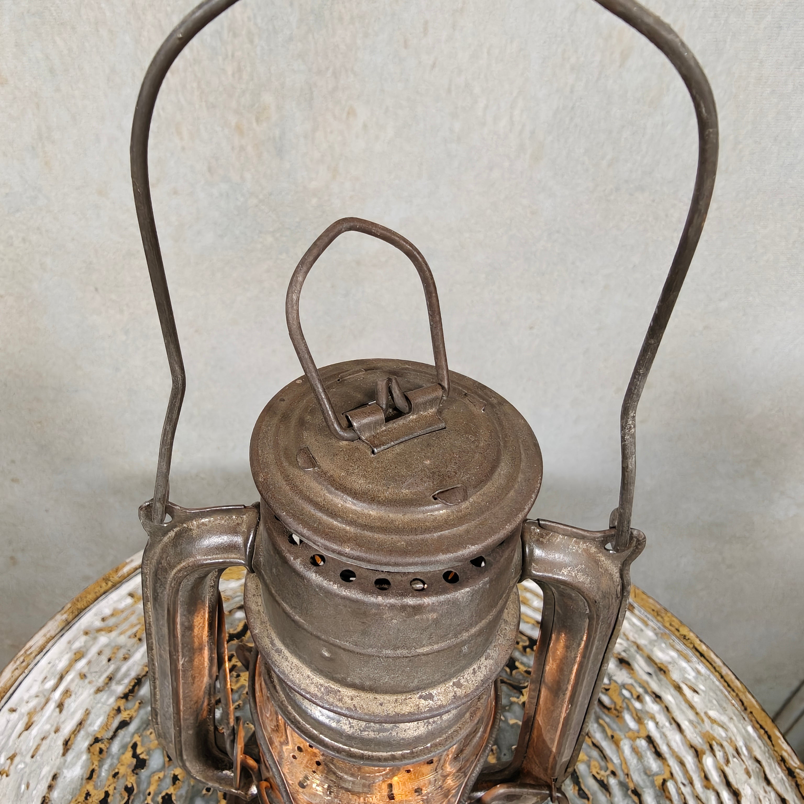 Vintage Frowo No. 50 Hurricane Lantern in Excellent Working Condition