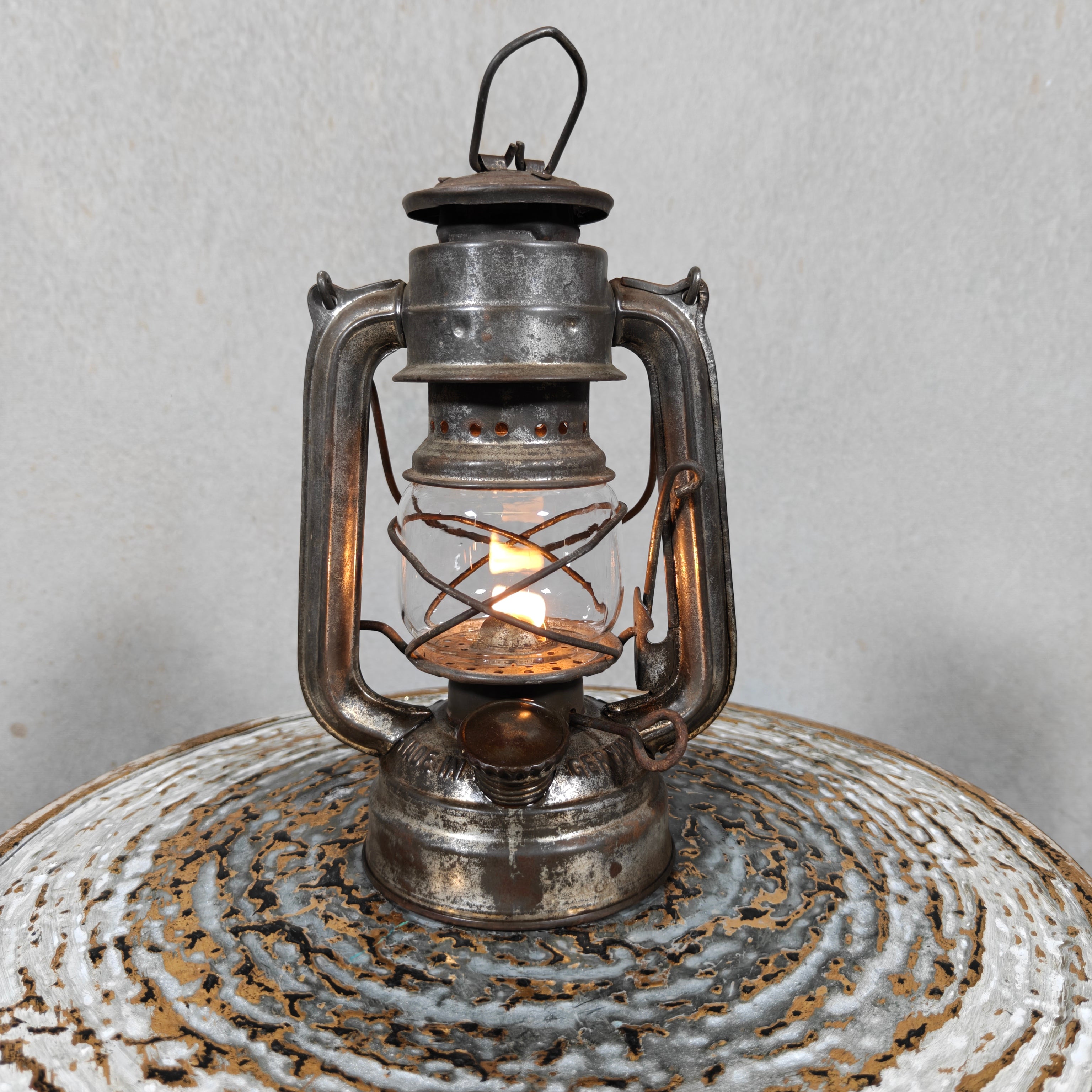 Vintage Frowo No. 50 Hurricane Lantern in Excellent Working Condition