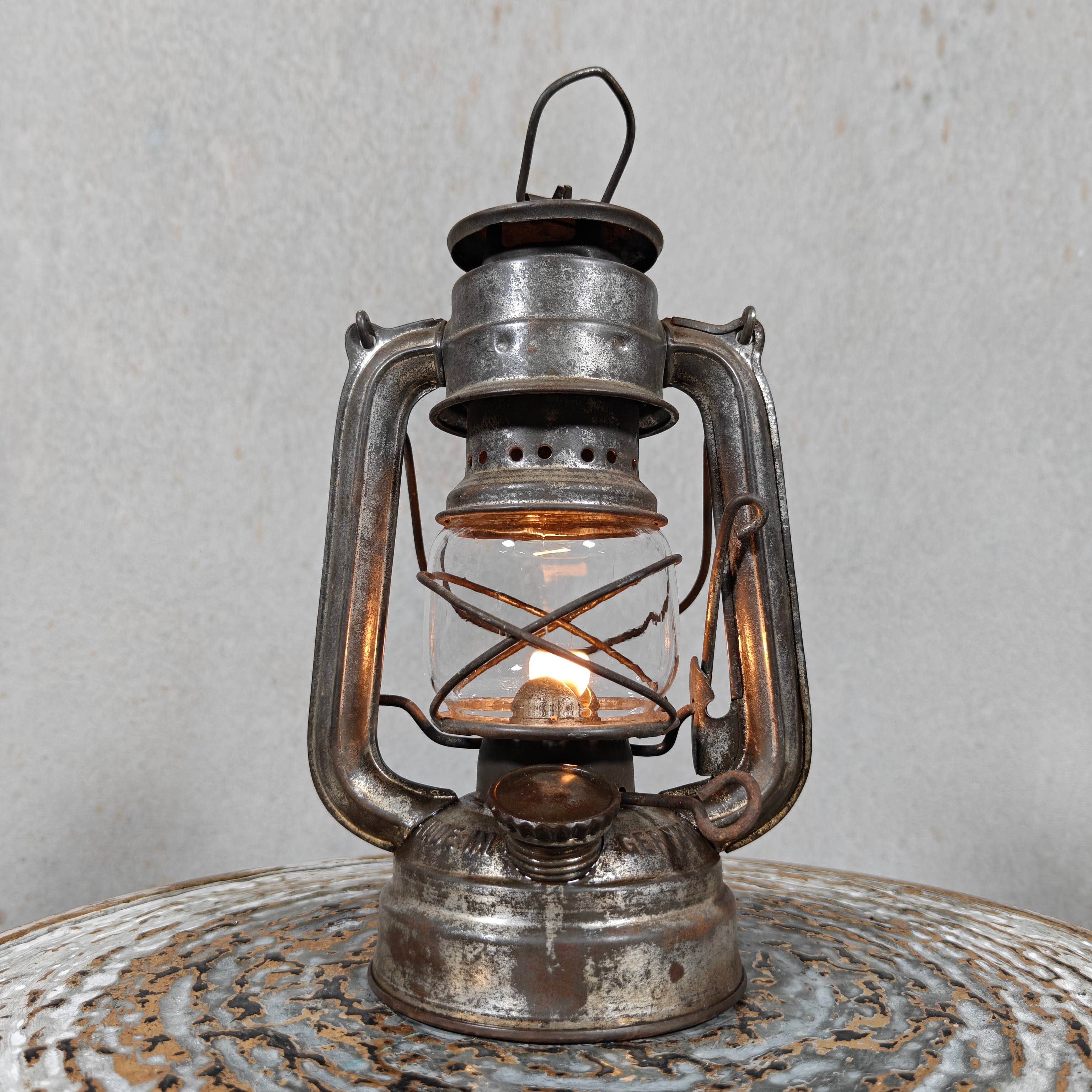 Vintage Frowo No. 50 Hurricane Lantern in Excellent Working Condition