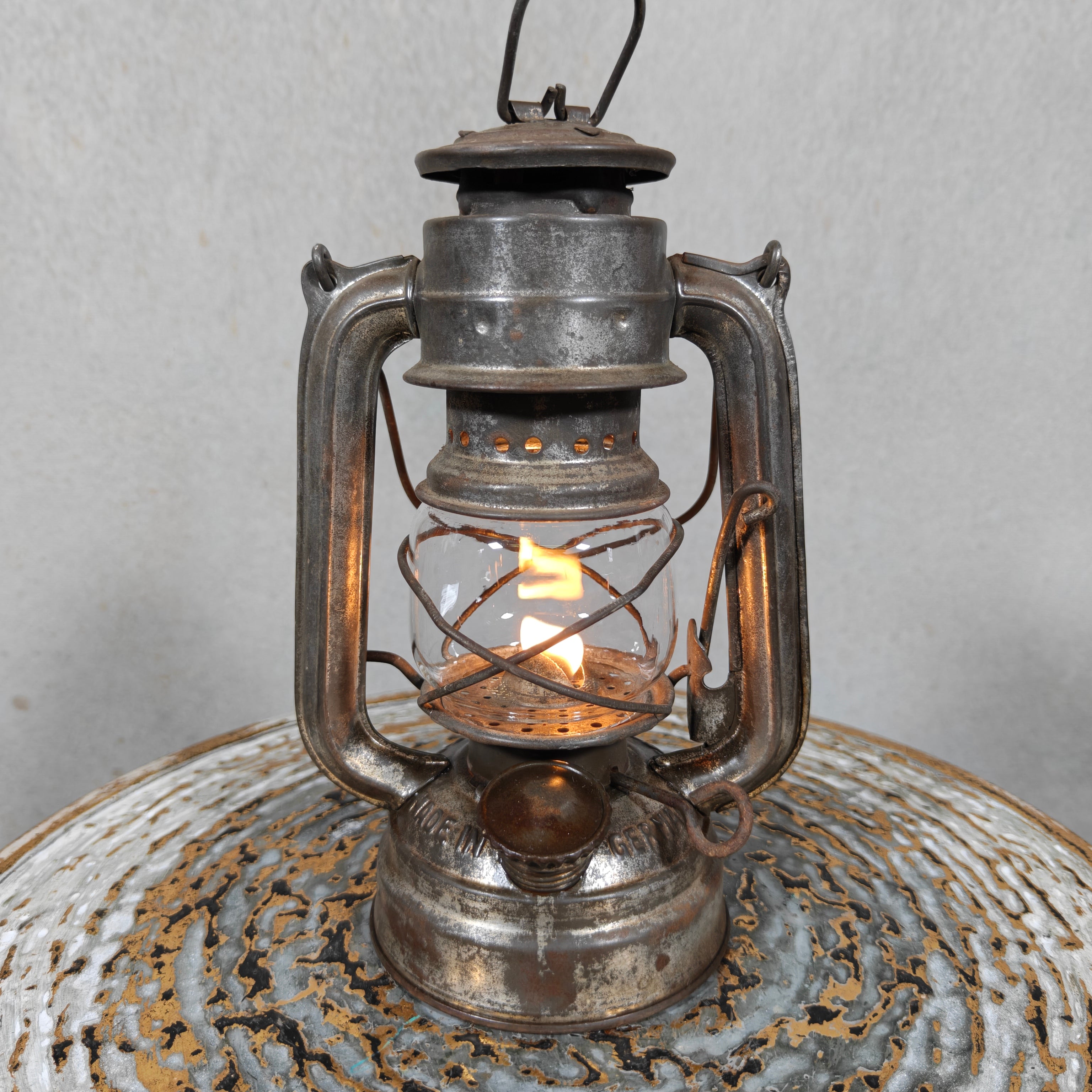 Vintage Frowo No. 50 Hurricane Lantern in Excellent Working Condition