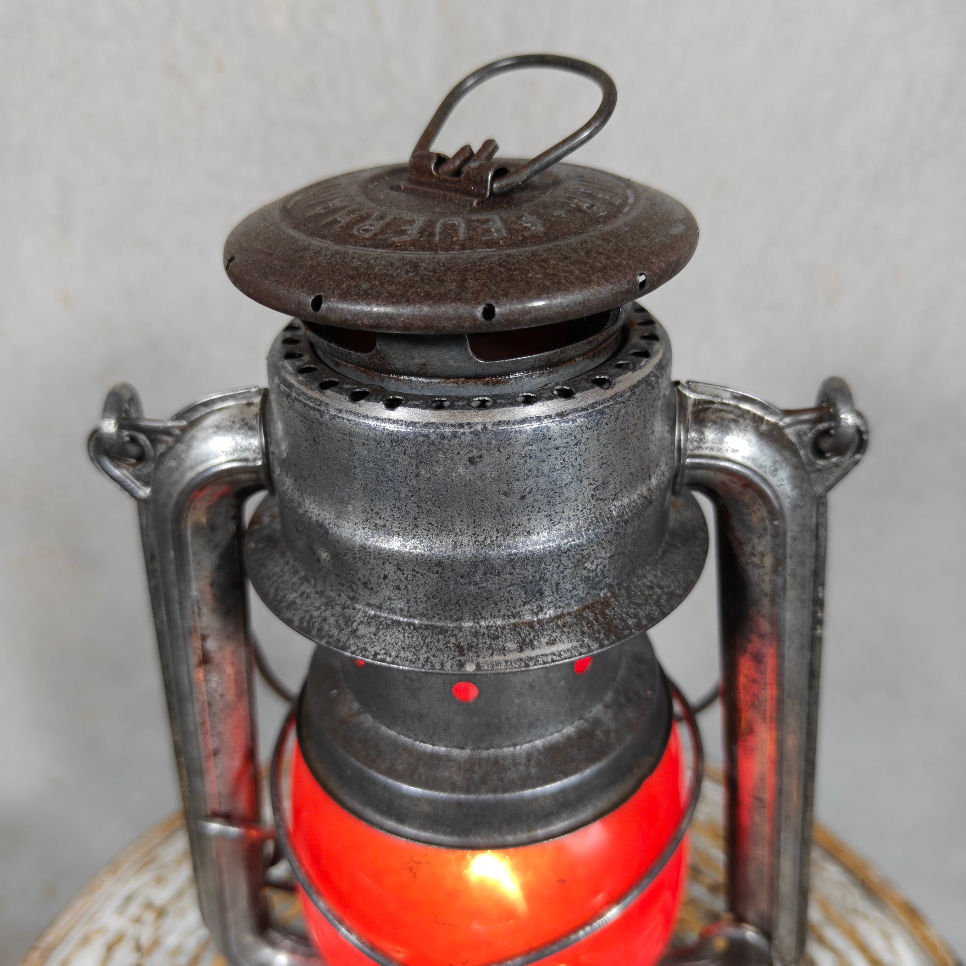 Vintage Feuerhand 276 Superflam Hurricane Lantern with Red Glass – West Germany Export Model