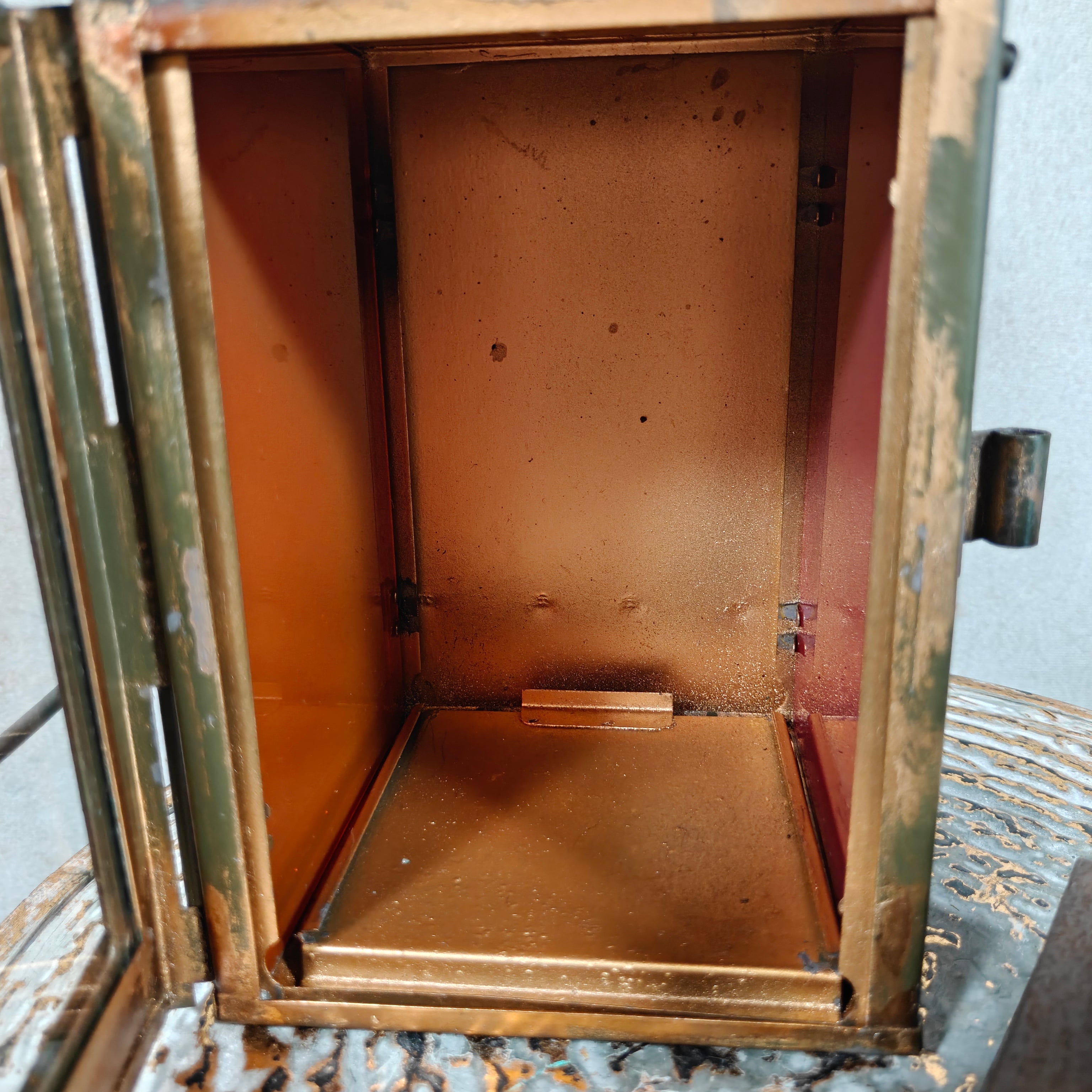 Vintage Signal Lantern with Red & Orange Glass Inserts – Military Style Oil Hand Lamp 1950s/60s