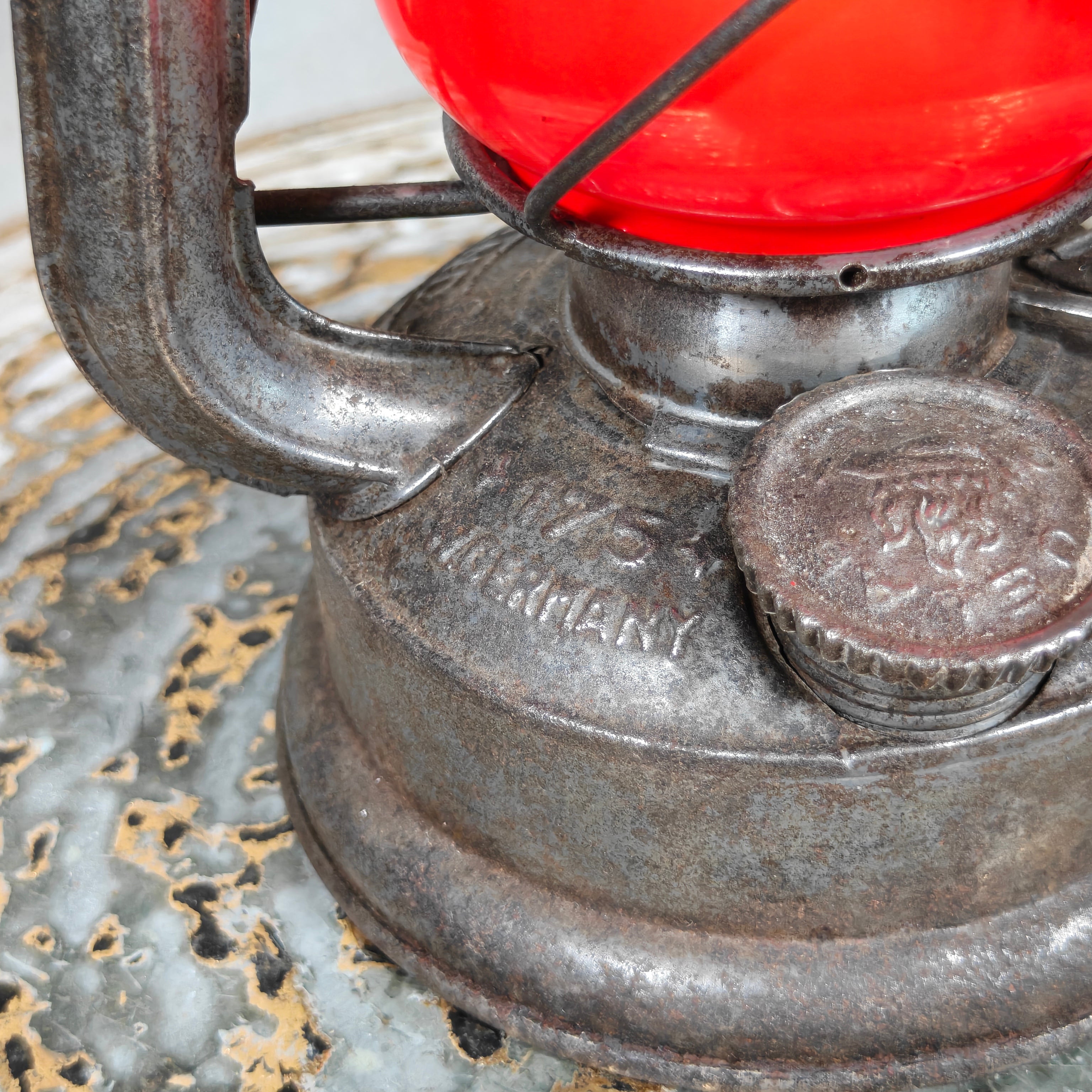 Rare Feuerhand 175 STK Oelab Sturmkappe Hurricane Lantern – West Germany Farm Wagon Lantern with Red Glass