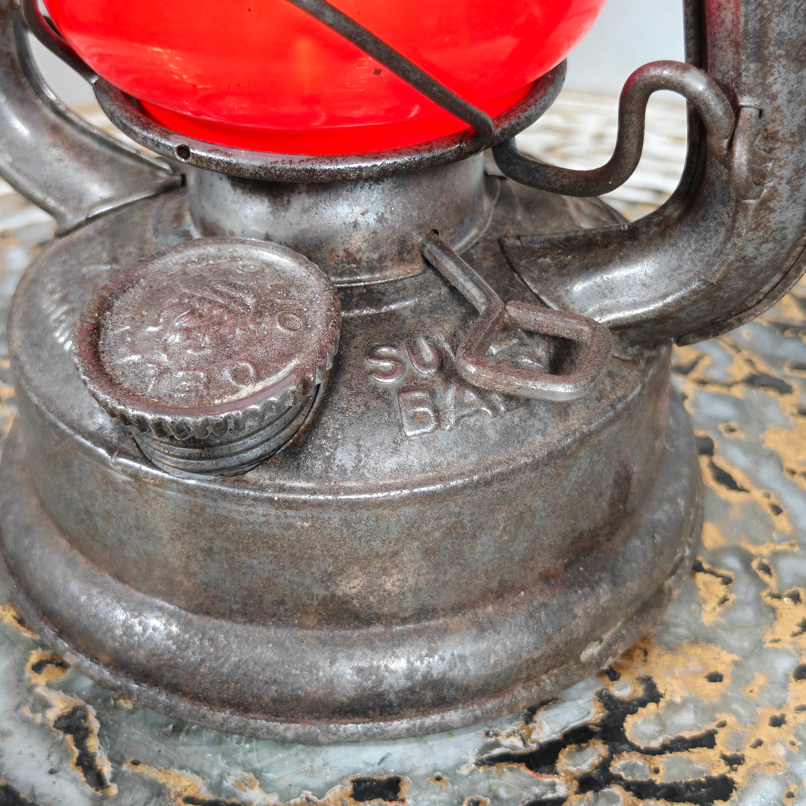Rare Feuerhand 175 STK Oelab Sturmkappe Hurricane Lantern – West Germany Farm Wagon Lantern with Red Glass