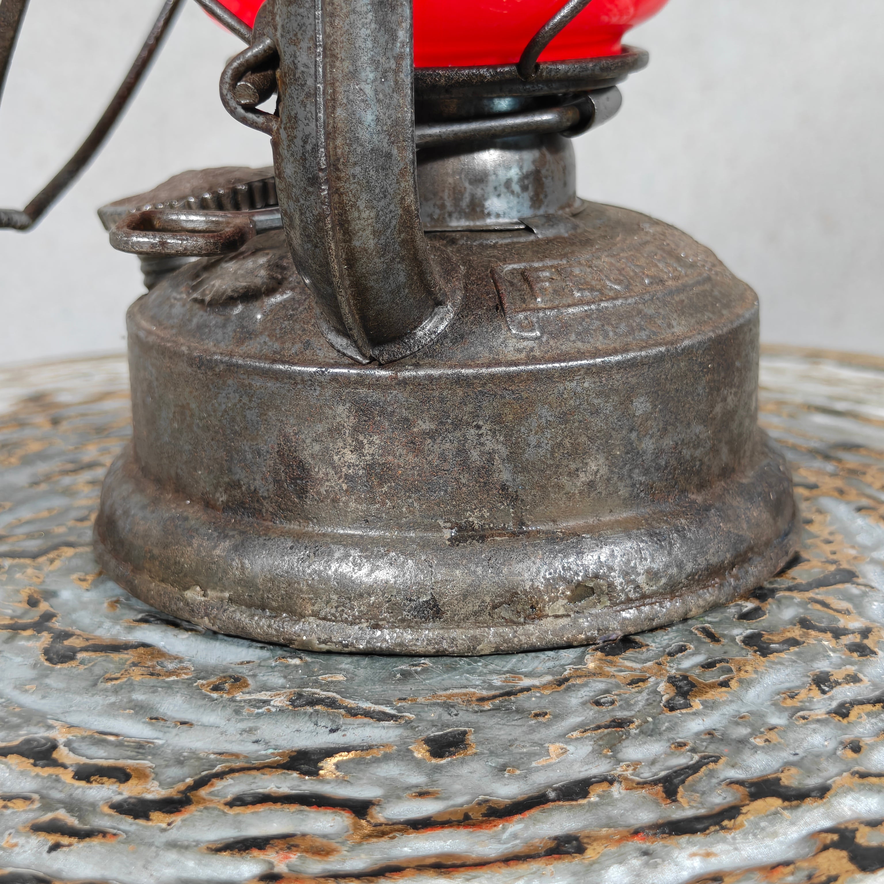 Rare Feuerhand 175 STK Oelab Sturmkappe Hurricane Lantern – West Germany Farm Wagon Lantern with Red Glass