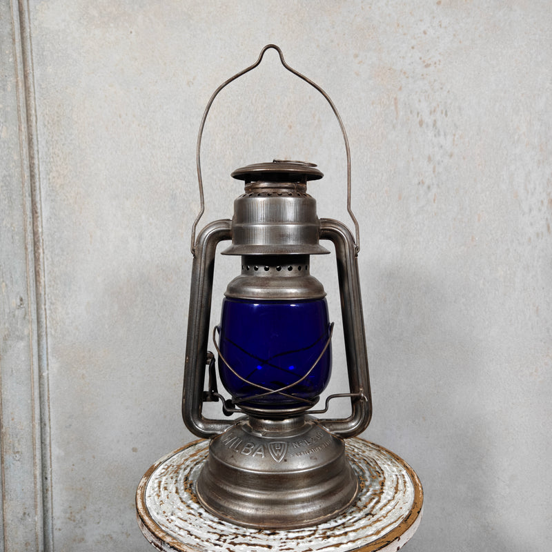 Wilba L200 kerosene hurricane lantern, front view, showing full height of 36 cm